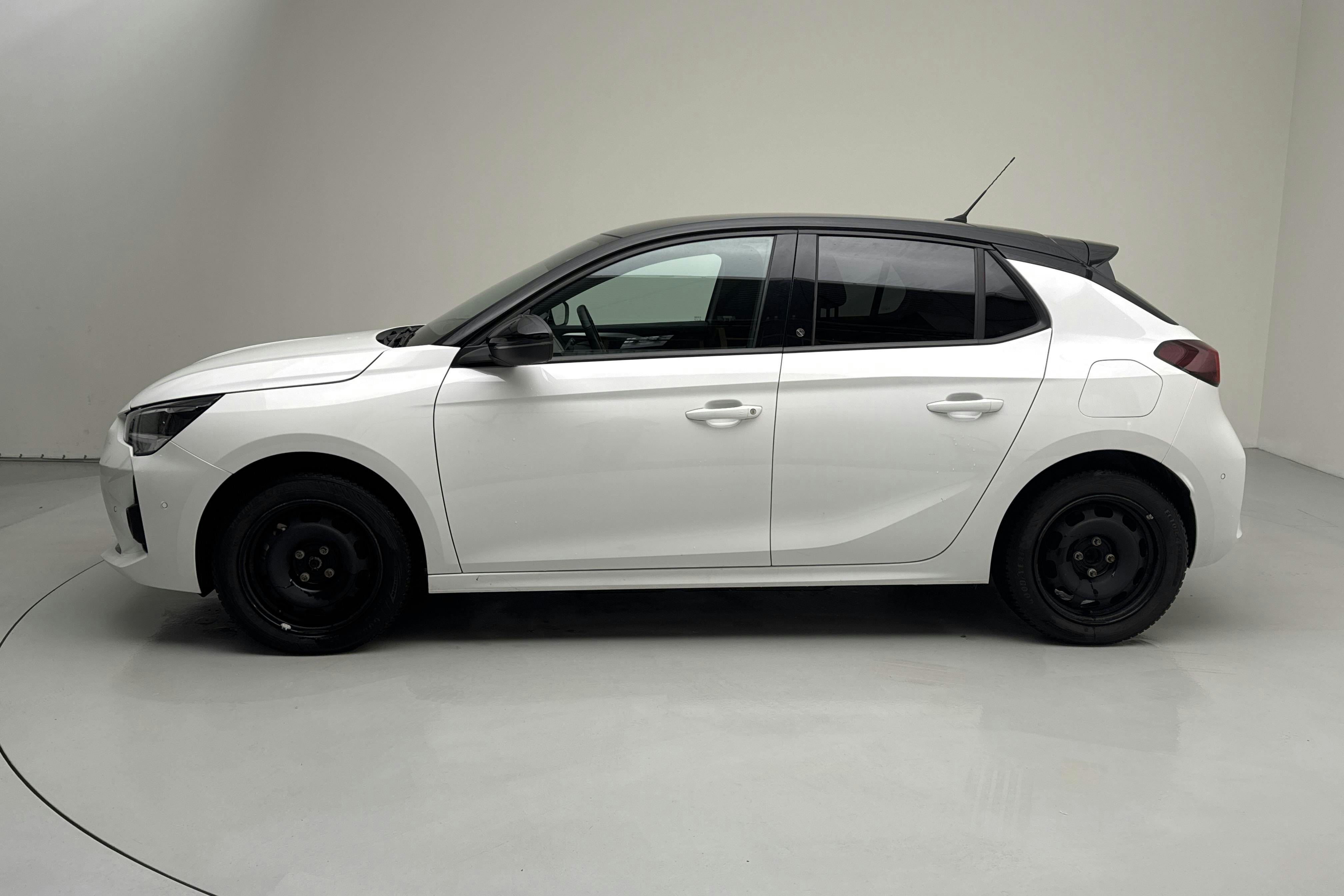 Præsentationsfoto 2 af 16: Opel Corsa-e 50kWh 5dr (136hk) - 14 610 kilometer - Salgsautomat - Hvid - 2022