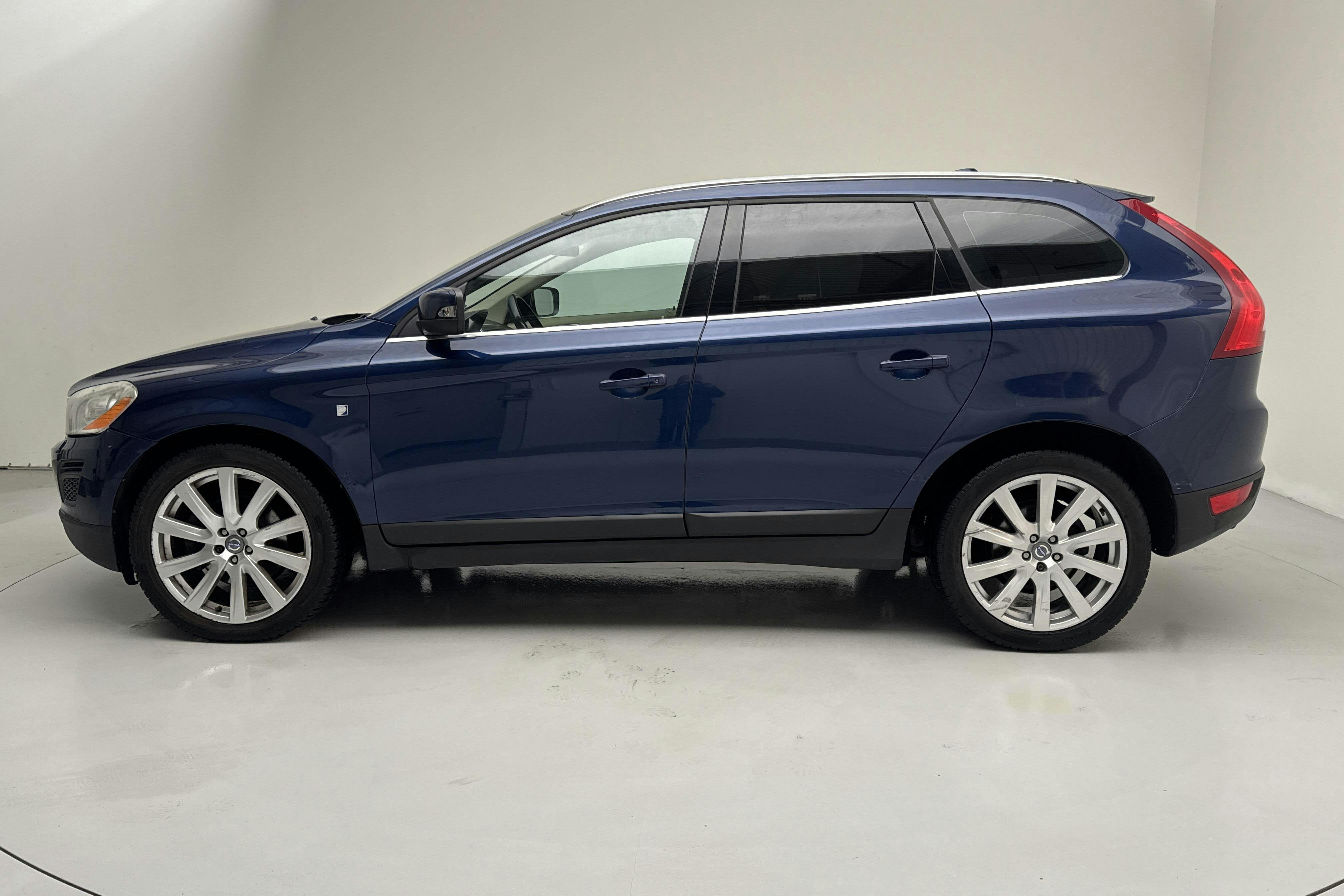 Presentation photo 2 of 11: Volvo XC60 D3 2WD (163hk) - 229 560 km - Automatic - blue - 2012