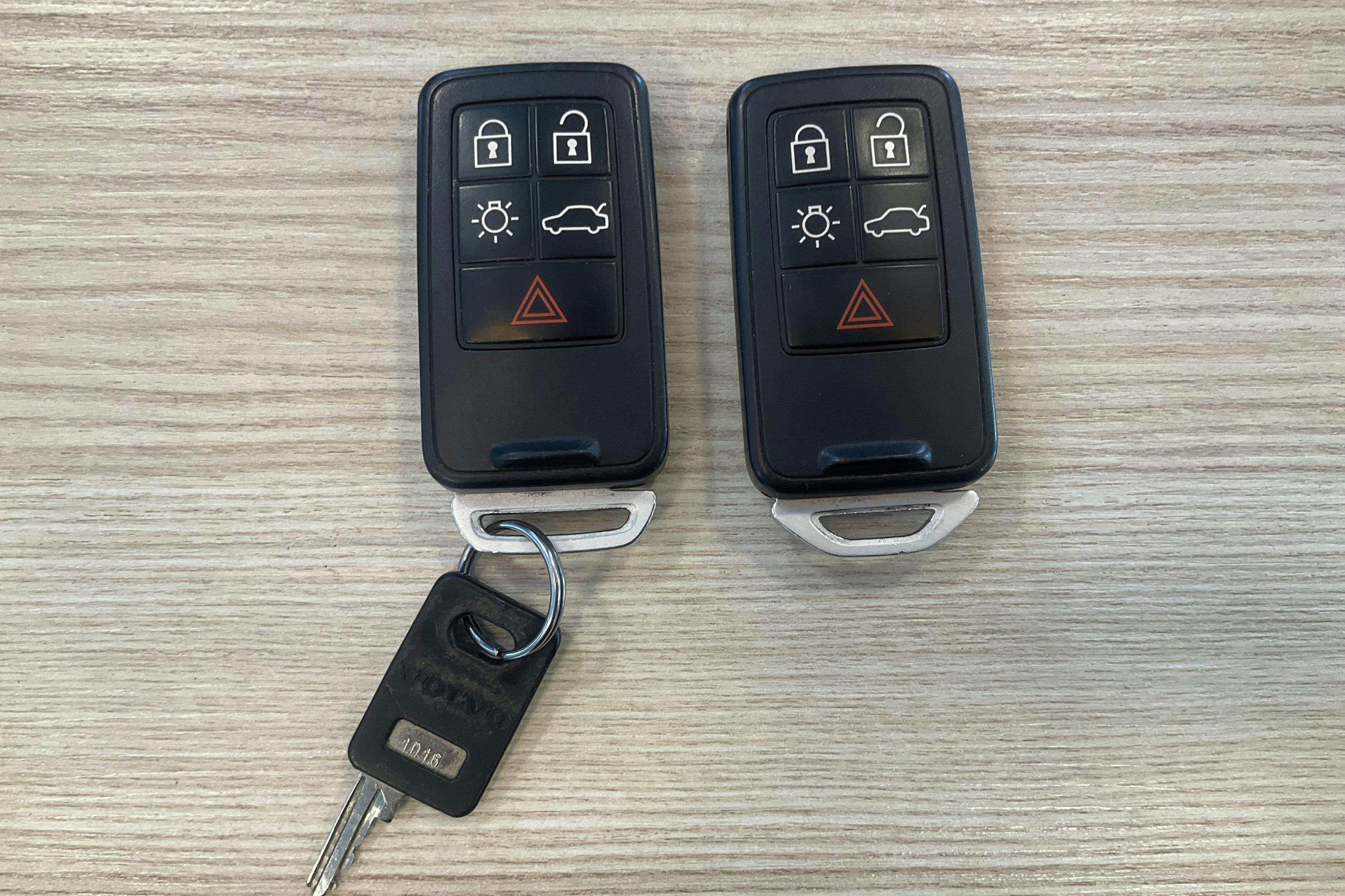 Presentation photo 15 of 15: Volvo V60 D4 Cross Country (190hk) - 154 700 km - Manual - black - 2016