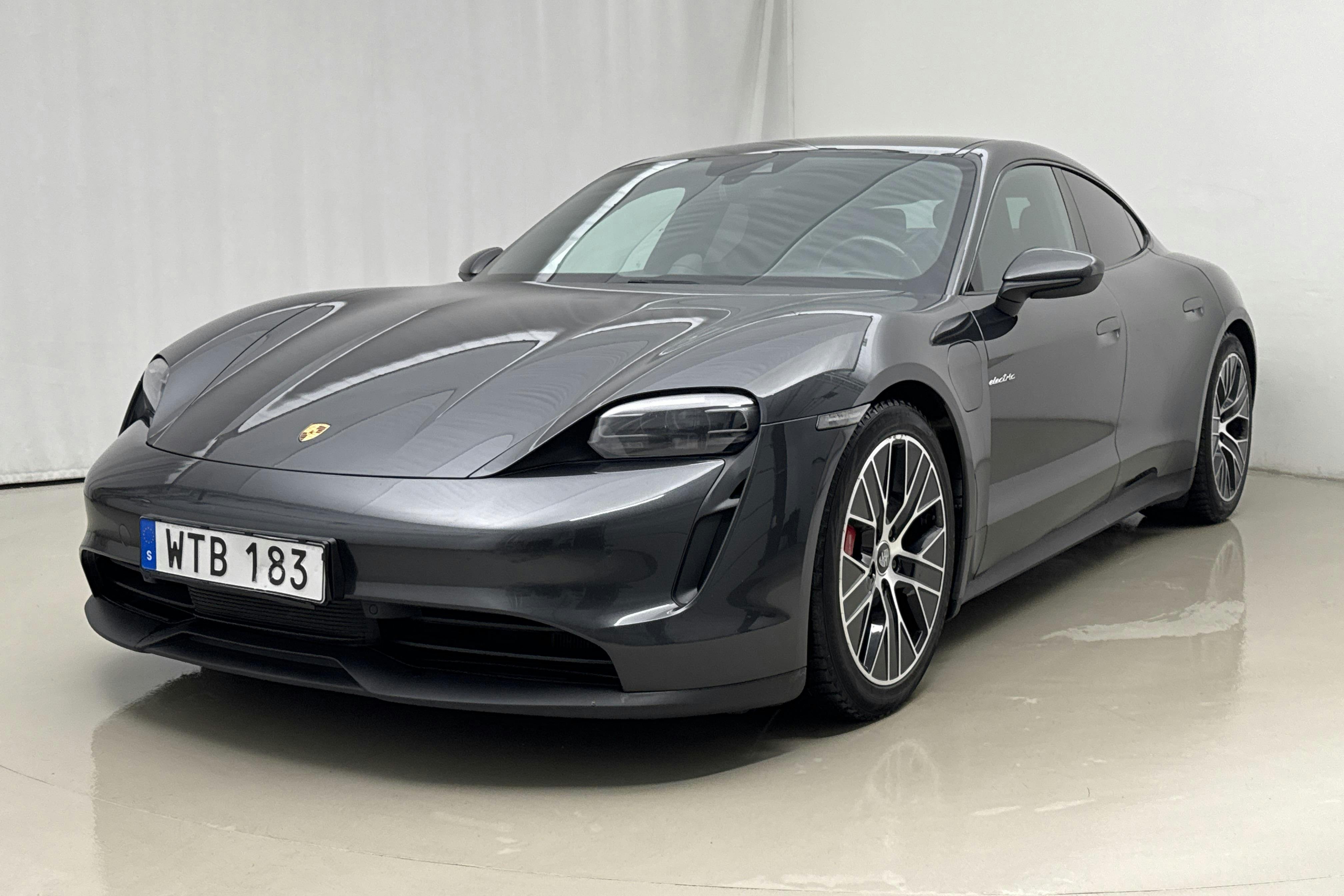 Presentationsfoto 1 av 29: Porsche Taycan 4S (530hk) - 10 738 mil - Automat - Dark Grey - 2020