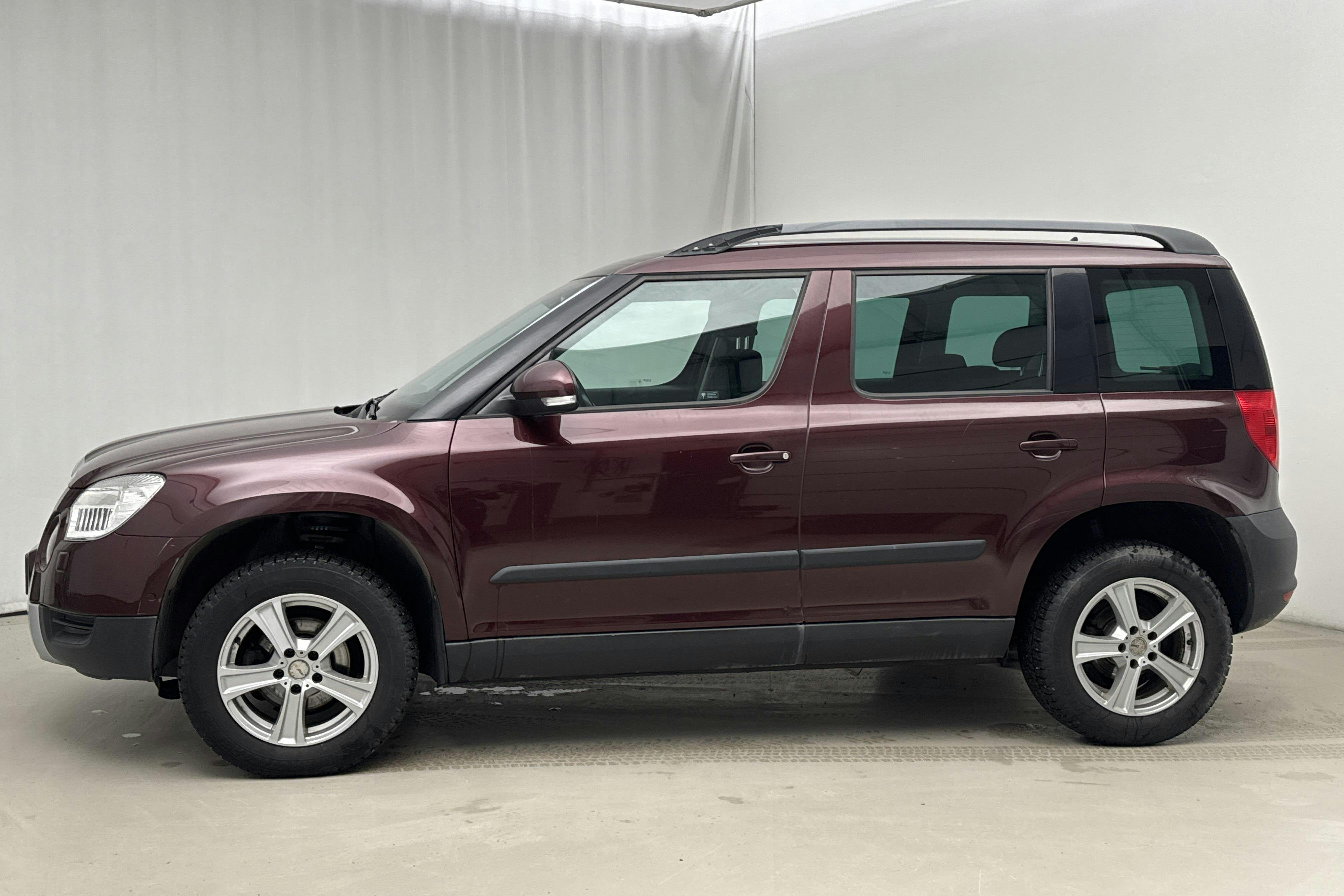 Presentationsfoto 2 av 12: Skoda Yeti 1.2 TSI (105hk) - 15 382 mil - Automat - Dark Red - 2010