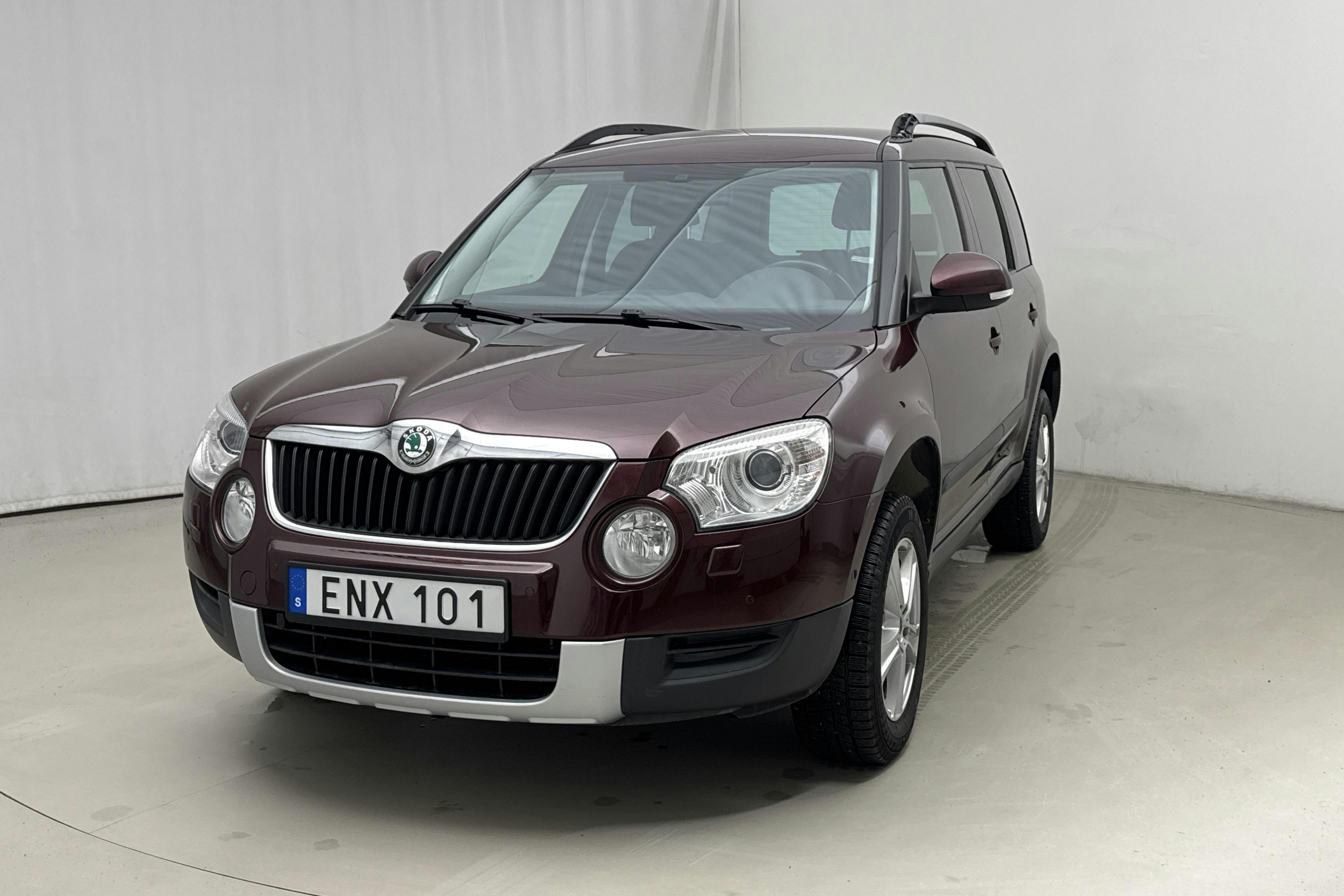 Presentationsfoto 1 av 12: Skoda Yeti 1.2 TSI (105hk) - 15 382 mil - Automat - Dark Red - 2010