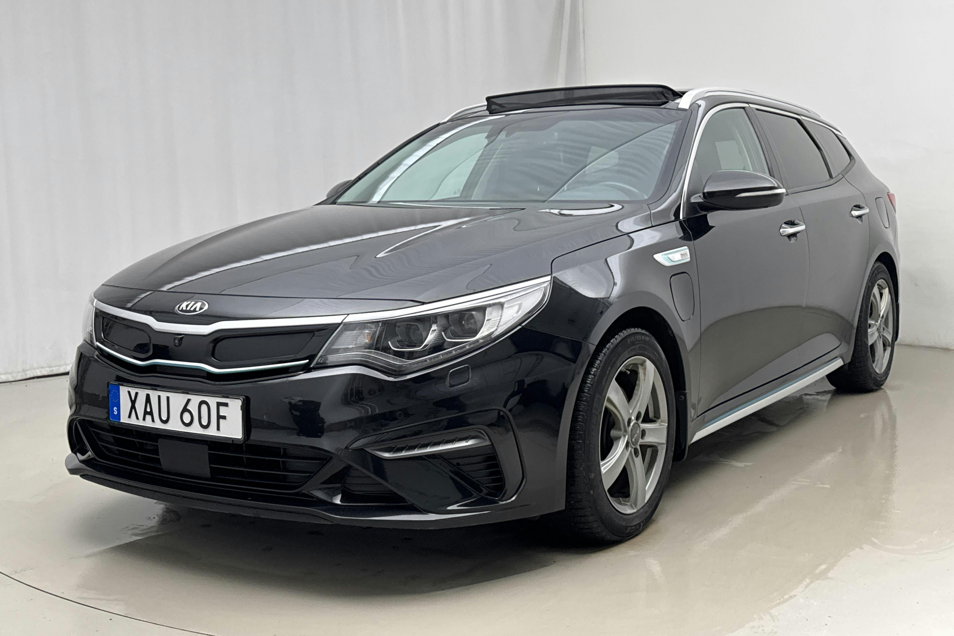 Presentationsfoto 1 av 27: KIA Optima 2.0 GDi Plug-in Hybrid SW (205hk) - 15 537 mil - Automat - svart - 2020