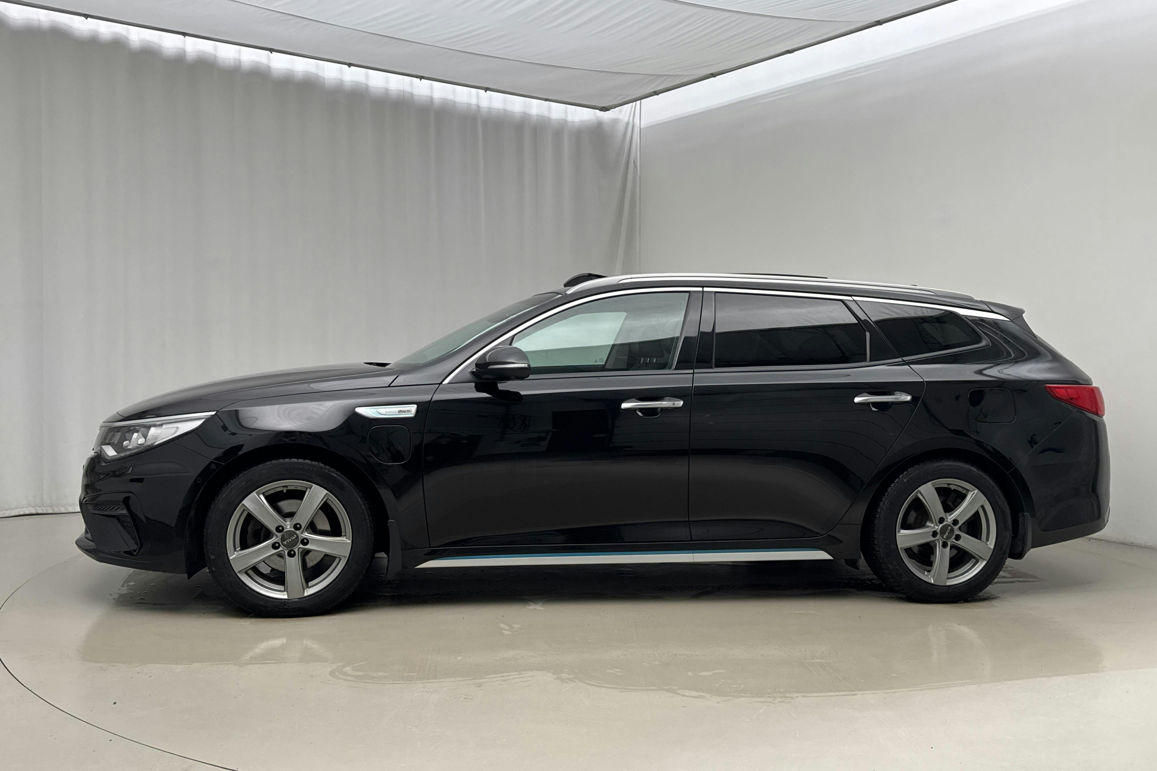 Presentationsfoto 2 av 27: KIA Optima 2.0 GDi Plug-in Hybrid SW (205hk) - 15 537 mil - Automat - svart - 2020