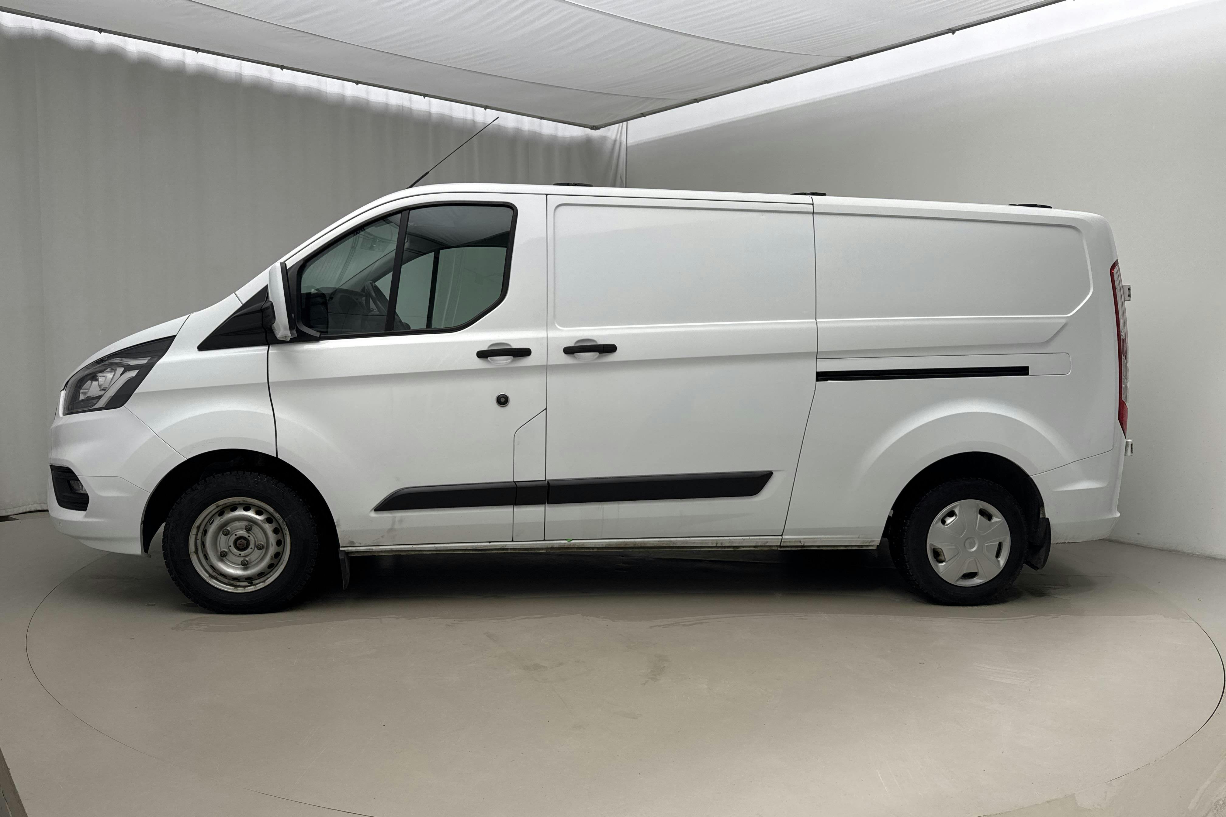 Esittelykuva 2 osoitteesta 21: Ford Transit Custom 300 (130hk) - 186 590 km - Manuaalinen - valkoinen - 2019