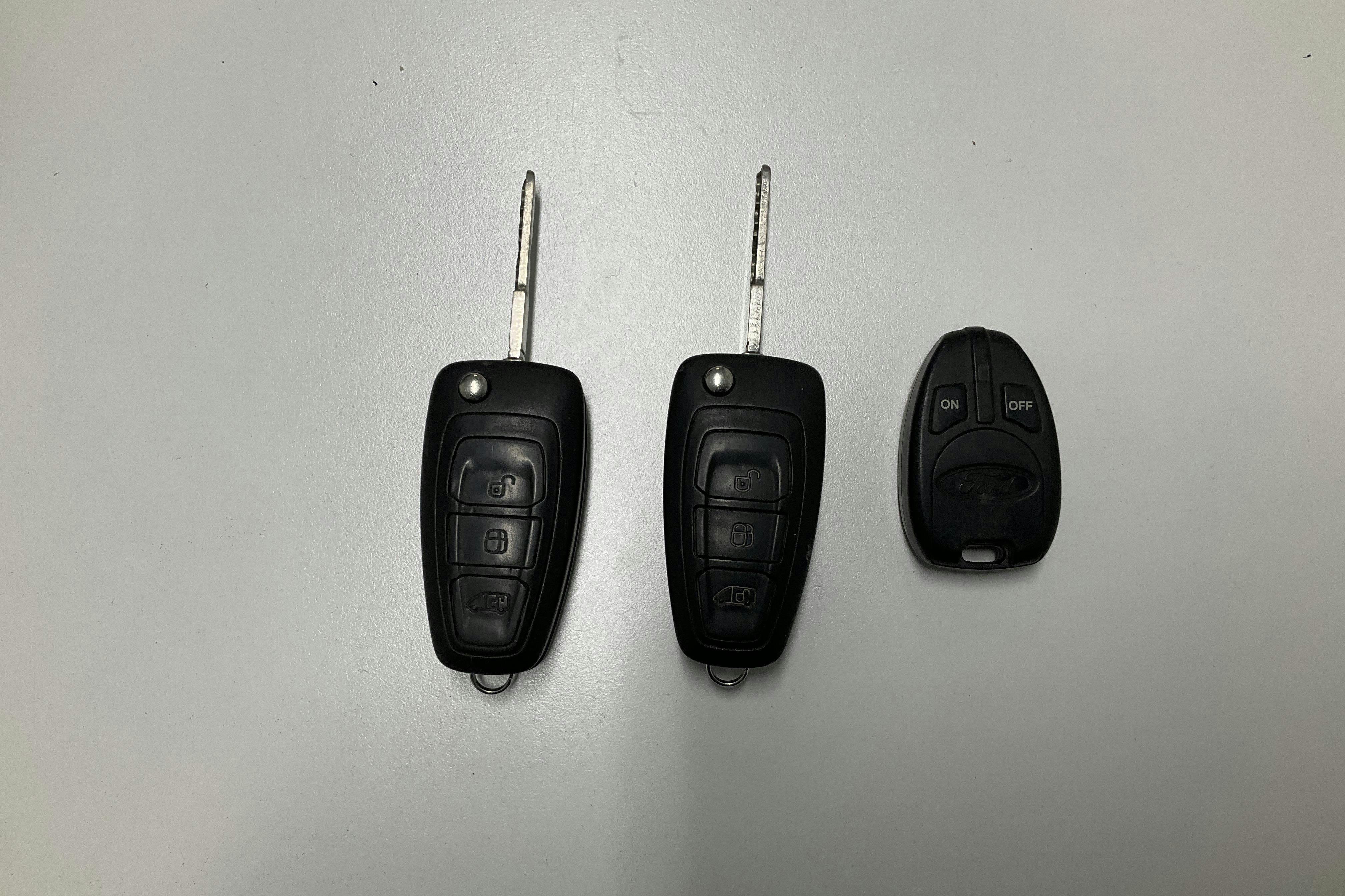 Esittelykuva 21 osoitteesta 21: Ford Transit Custom 300 (130hk) - 186 590 km - Manuaalinen - valkoinen - 2019