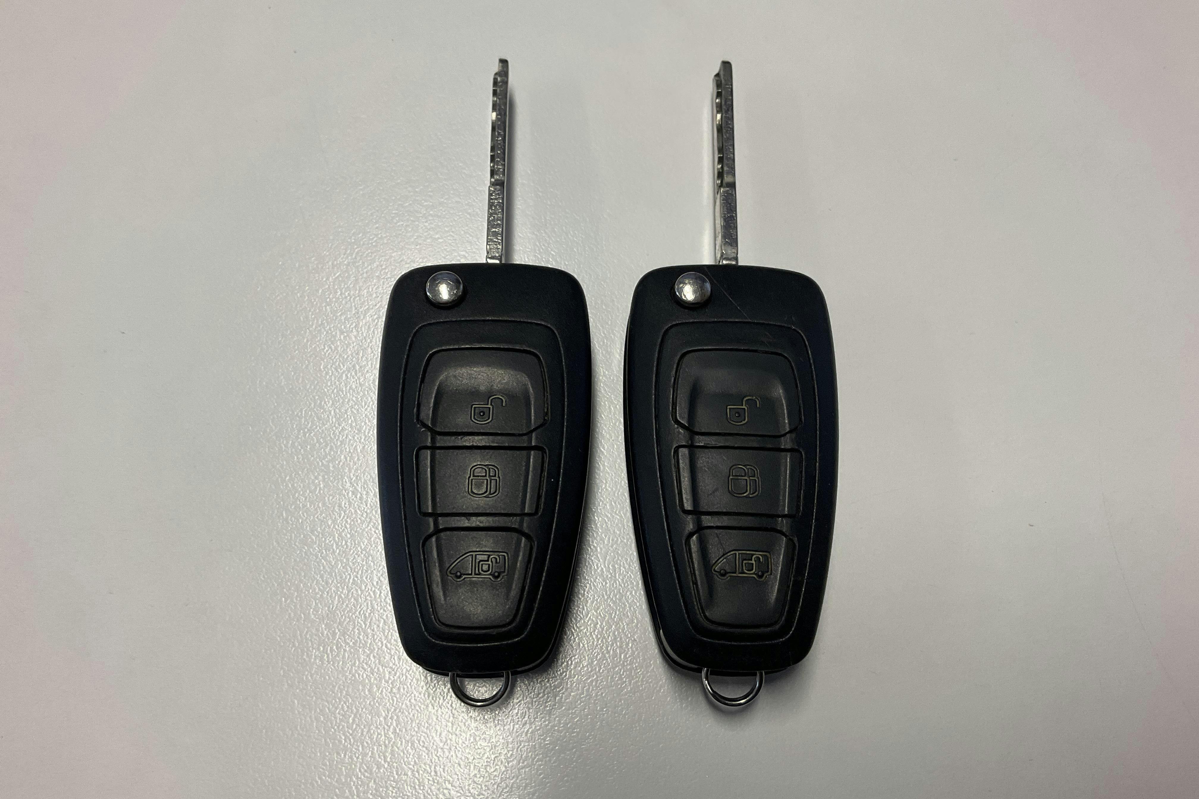 Presentationsfoto 14 av 14: Ford Transit Custom 300 (130hk) - 15 851 mil - Automat - vit - 2019