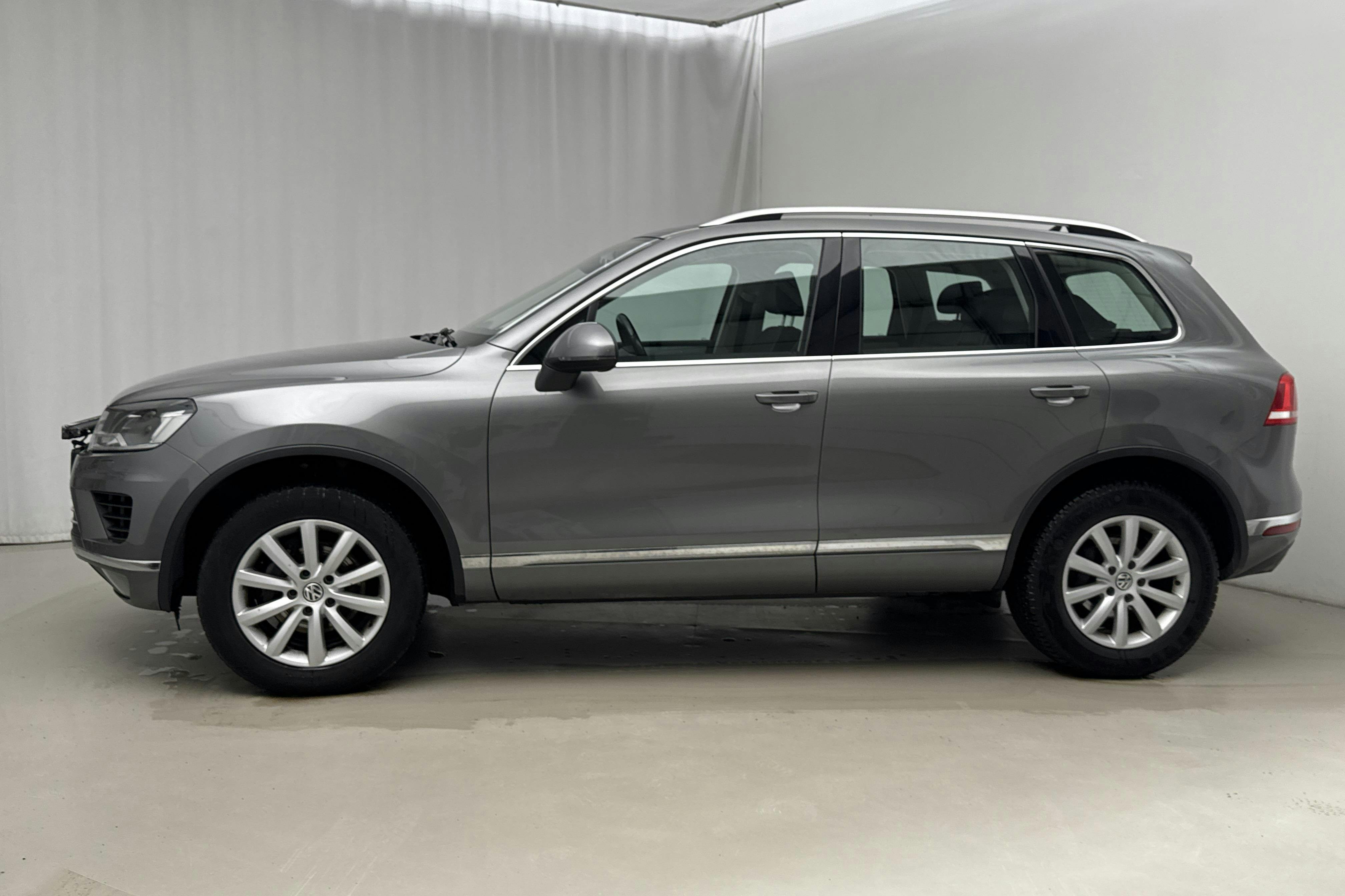 Presentationsfoto 2 av 12: VW Touareg 3.0 TDI BlueMotion Technology (204hk) - 19 136 mil - Automat - grå - 2016
