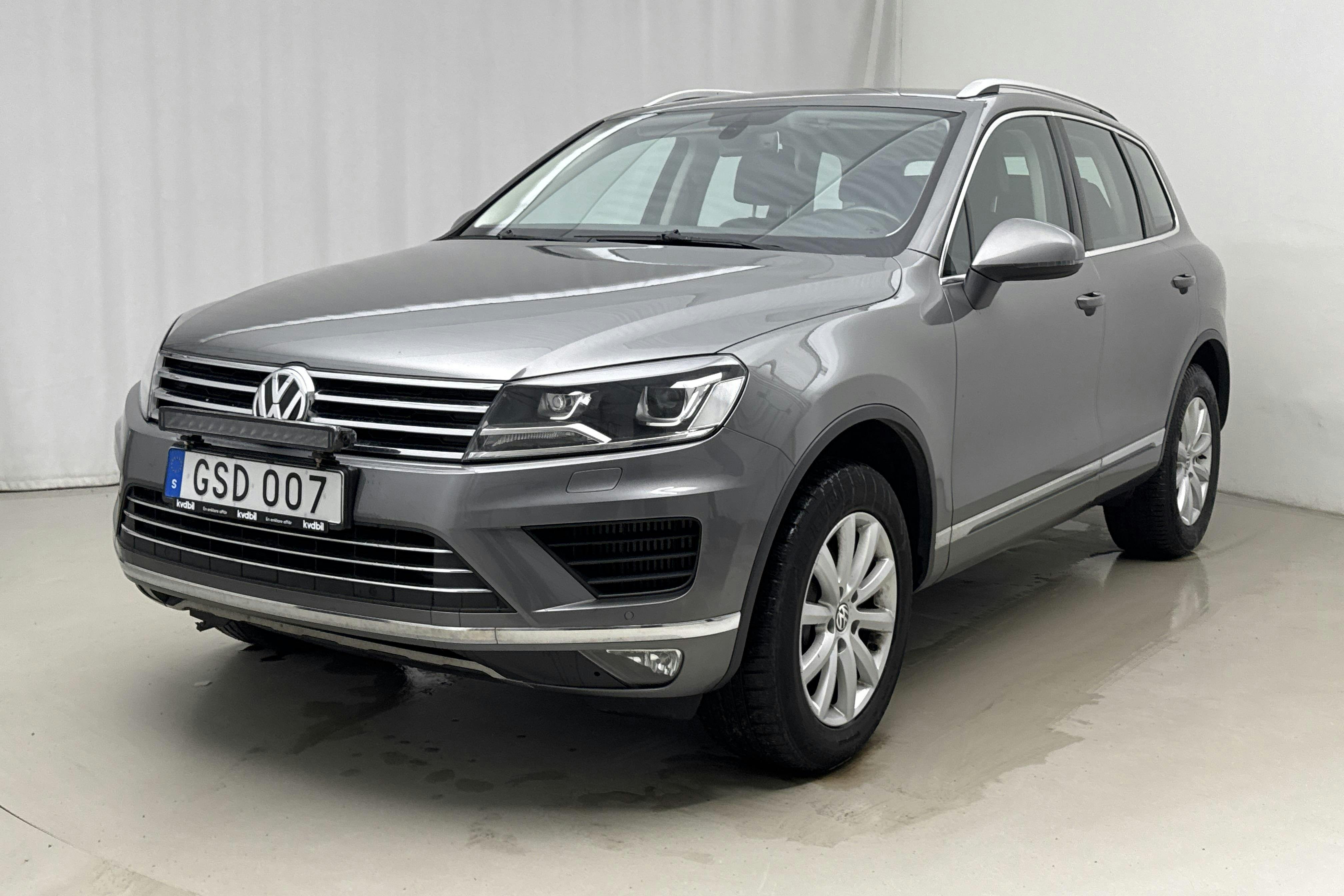 Presentationsfoto 1 av 12: VW Touareg 3.0 TDI BlueMotion Technology (204hk) - 19 136 mil - Automat - grå - 2016