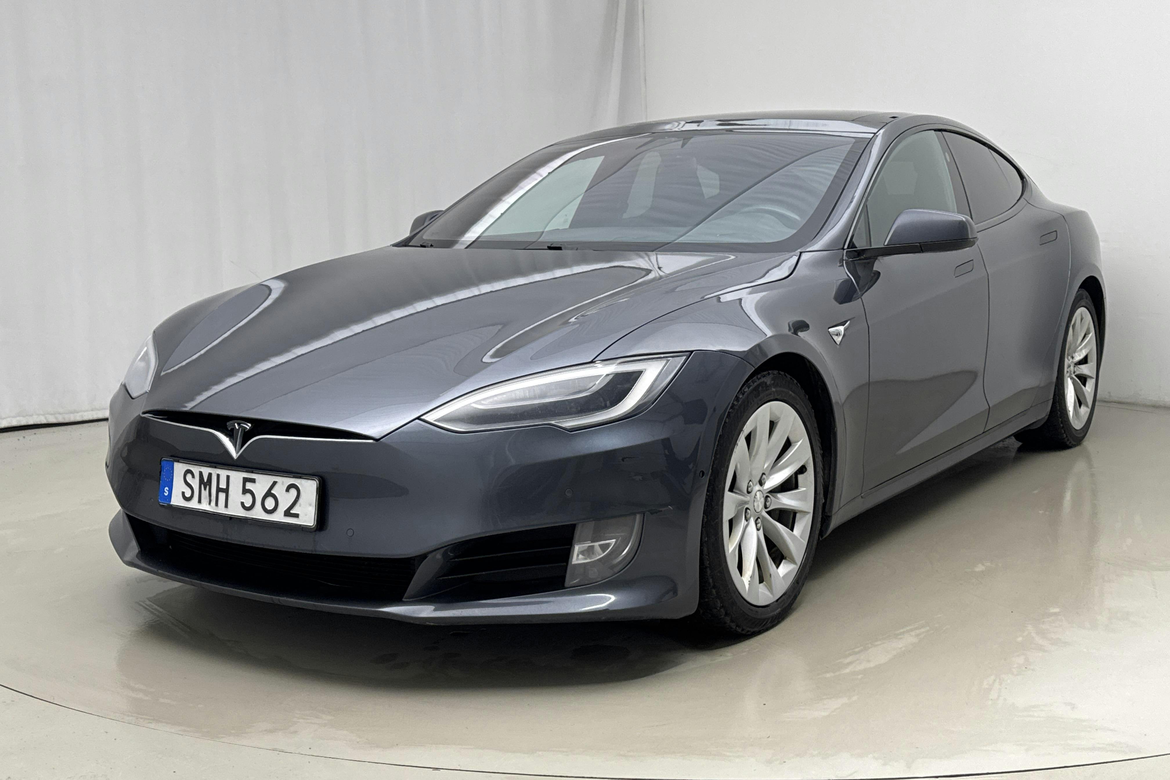 Presentation photo 1 of 19: Tesla Model S 90D - 260 170 km - Automatic - gray - 2016