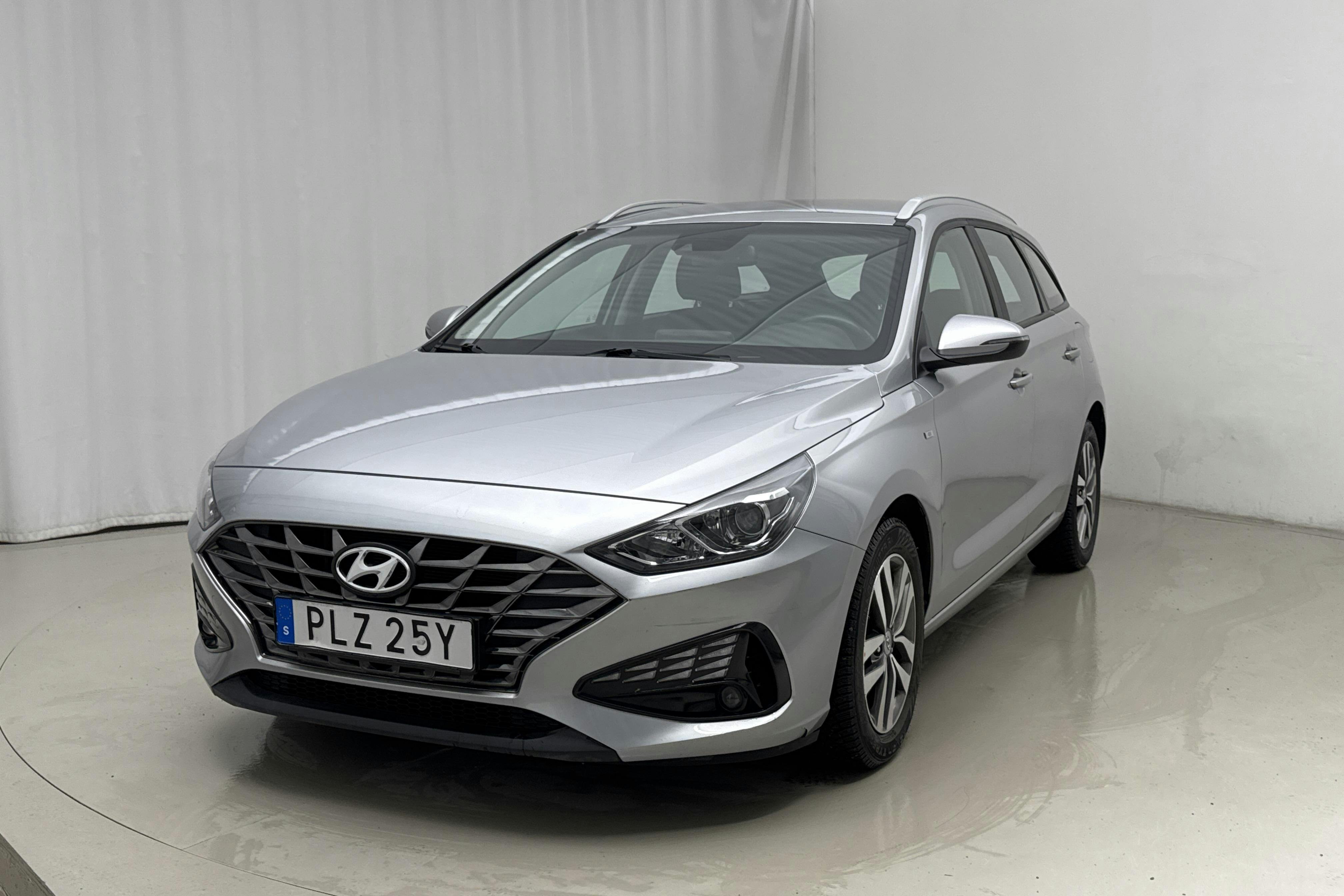 Presentationsfoto 1 av 14: Hyundai i30 1.0 T-GDi Kombi (120hk) - 5 760 mil - Automat - grå - 2021