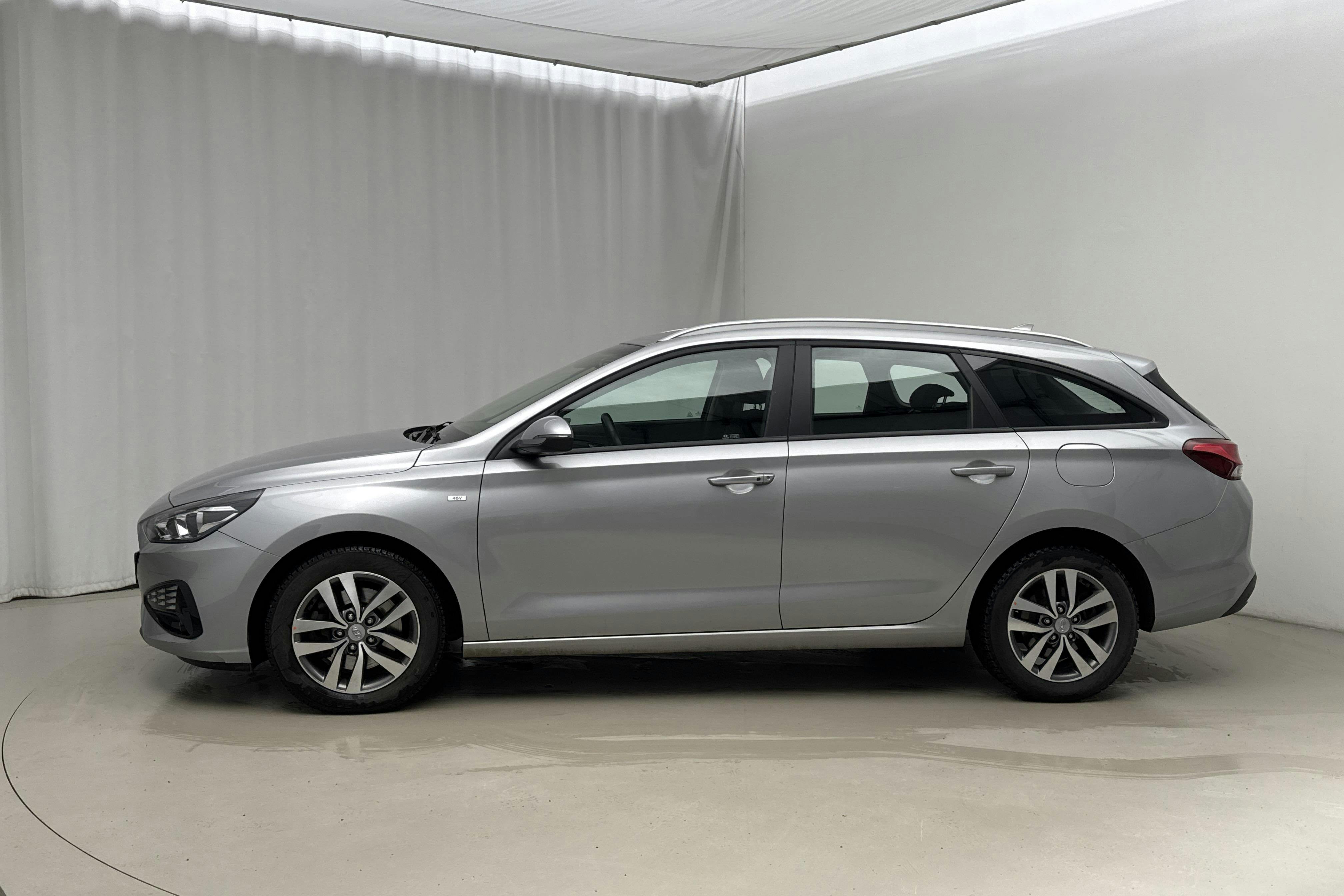 Presentationsfoto 2 av 14: Hyundai i30 1.0 T-GDi Kombi (120hk) - 5 760 mil - Automat - grå - 2021