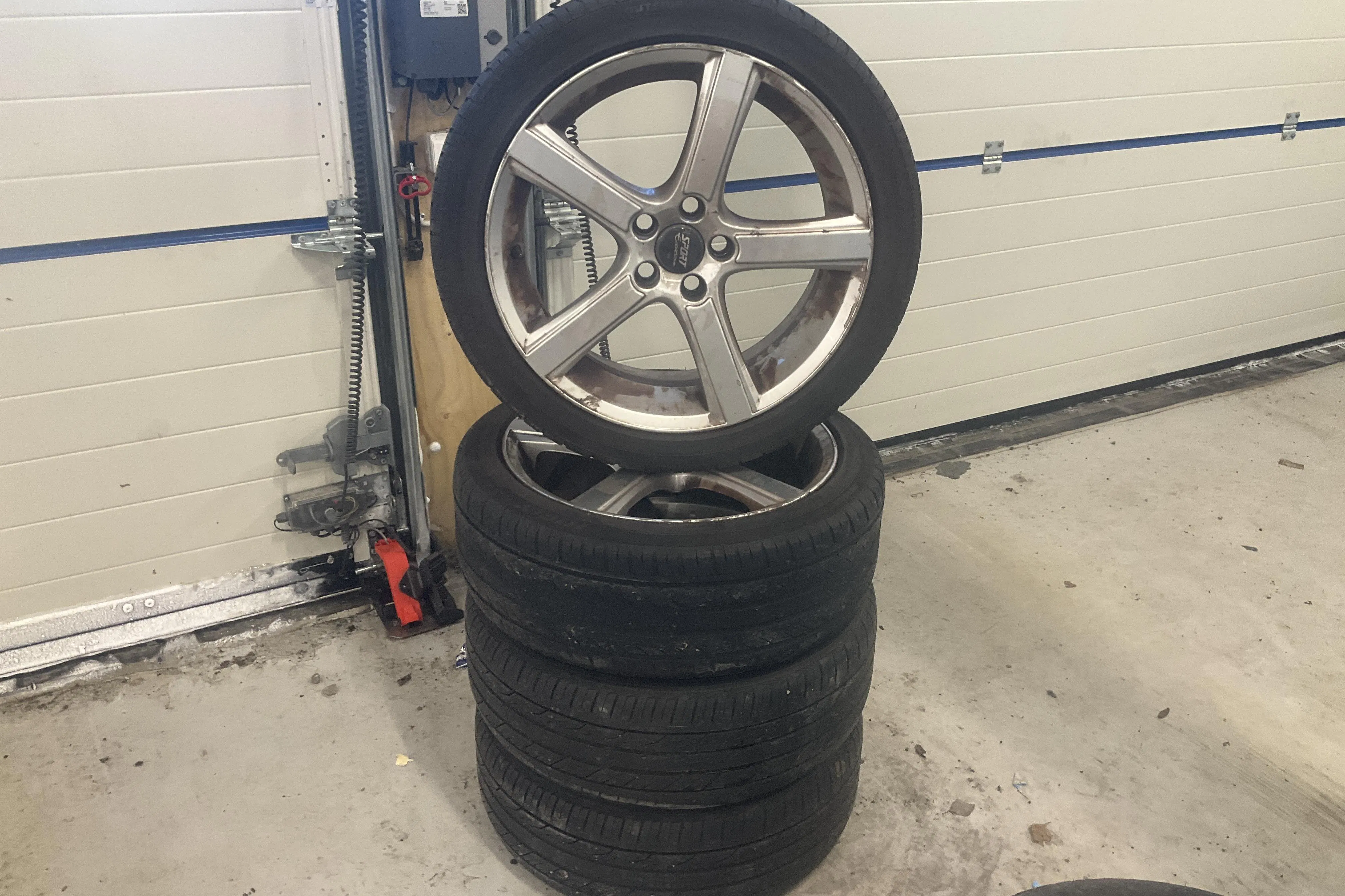 Presentation photo 16 of 16: Ford Focus 1.6 TDCi Kombi (95hk) - 199 550 km - Manual - red - 2012