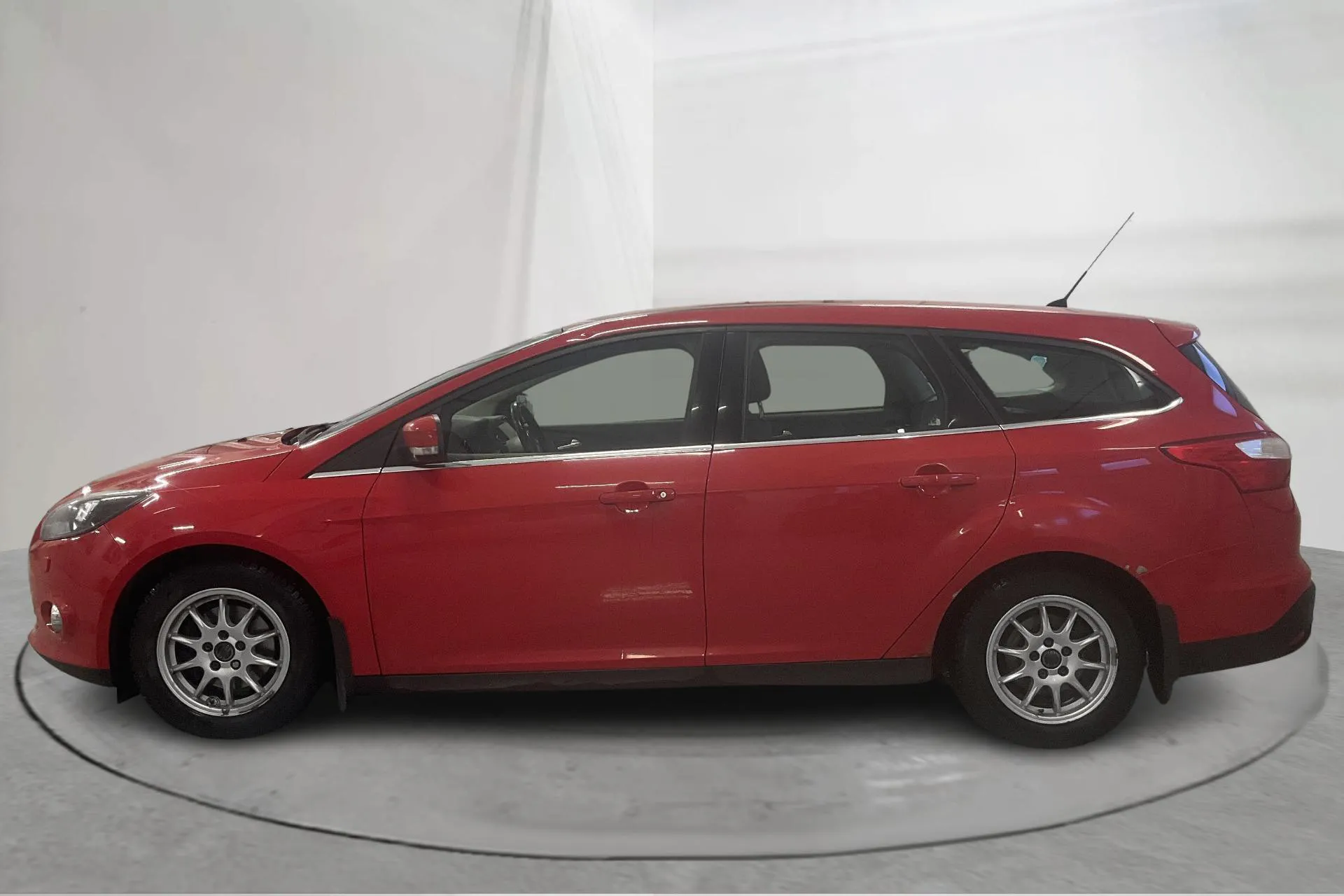 Presentation photo 2 of 16: Ford Focus 1.6 TDCi Kombi (95hk) - 199 550 km - Manual - red - 2012