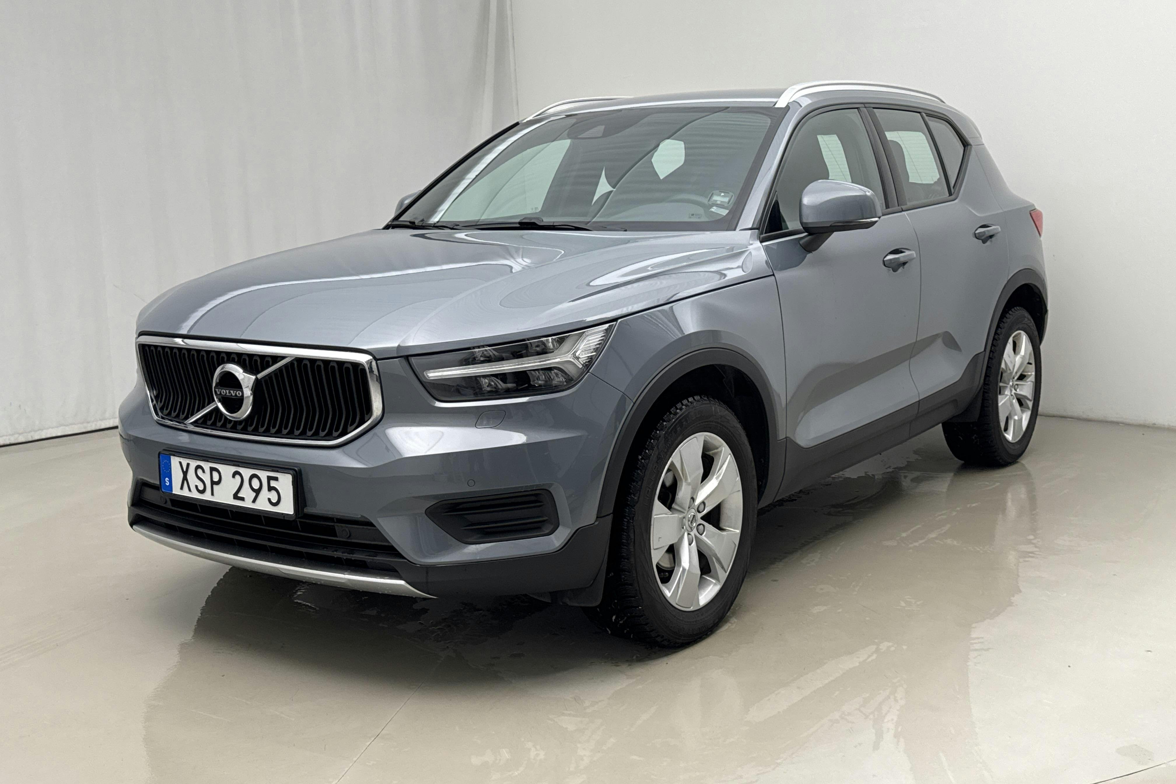 Presentationsfoto 1 av 17: Volvo XC40 T3 2WD (163hk) - 4 888 mil - Automat - grå - 2022