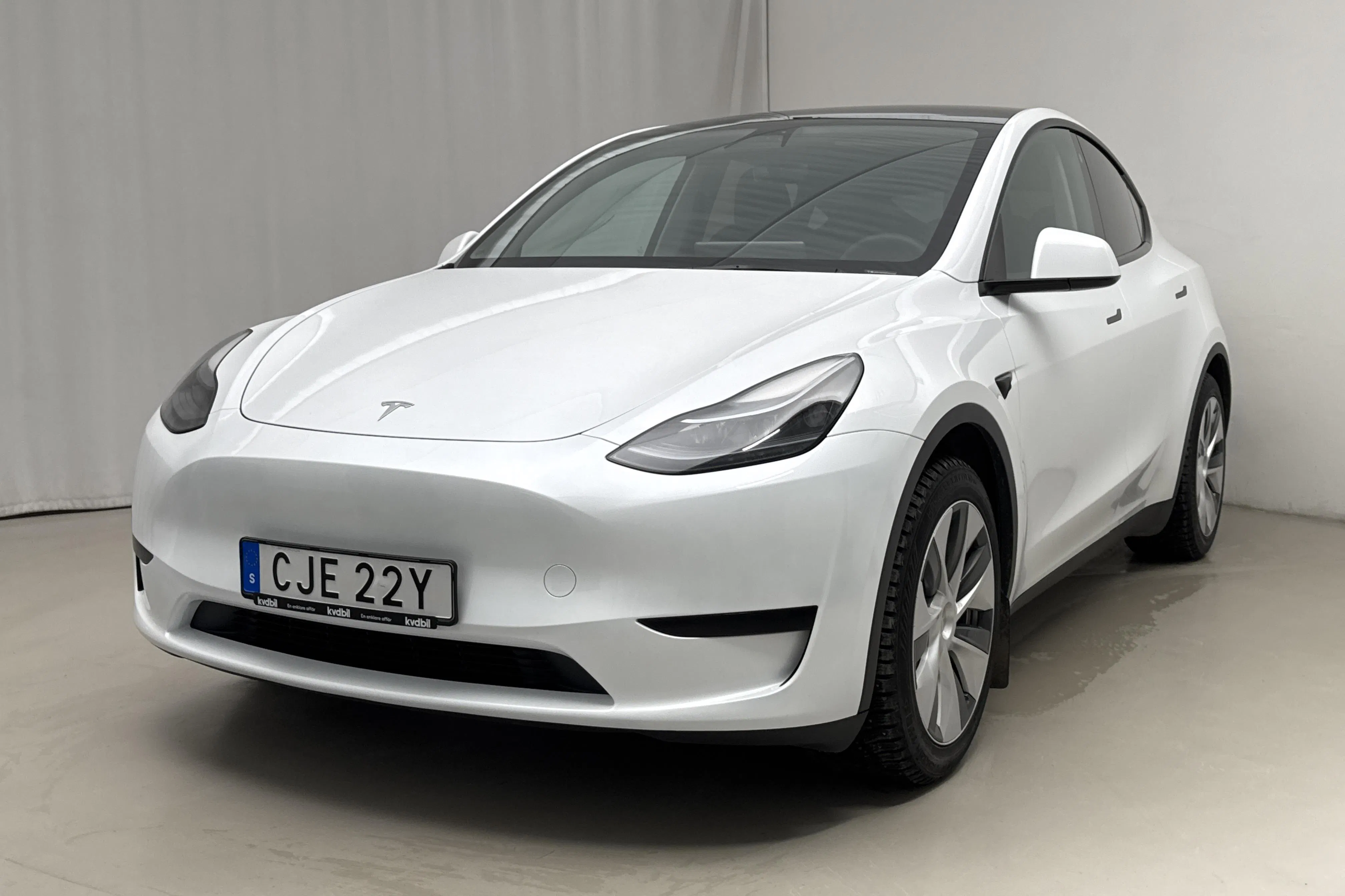 Presentation photo 1 of 23: Tesla Model Y RWD - 51 290 km - Automatic - white - 2023