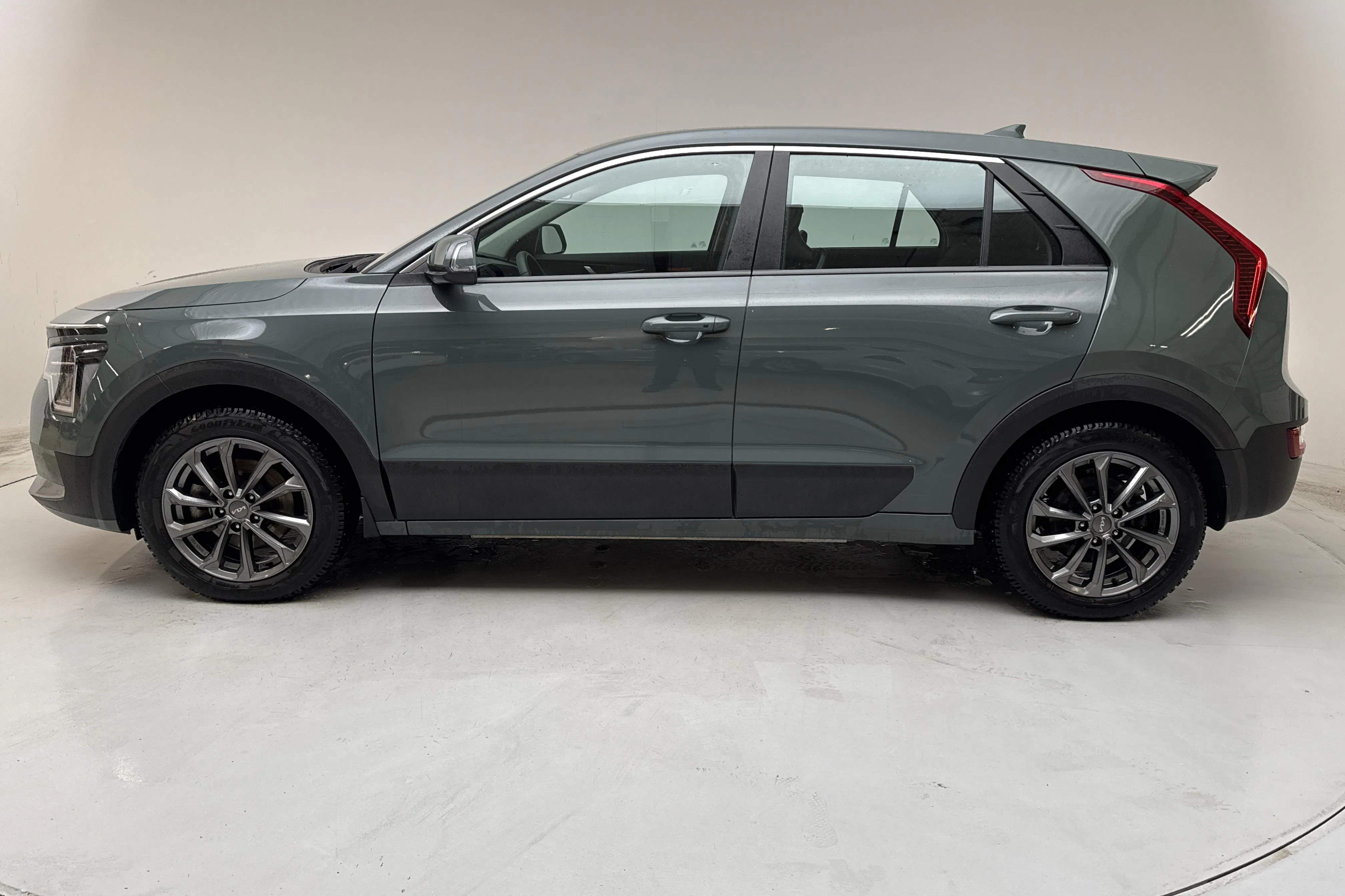 Presentation photo 2 of 16: KIA Niro EV 65kWh (204hk) - 39 180 km - Automatic - Dark Green - 2024
