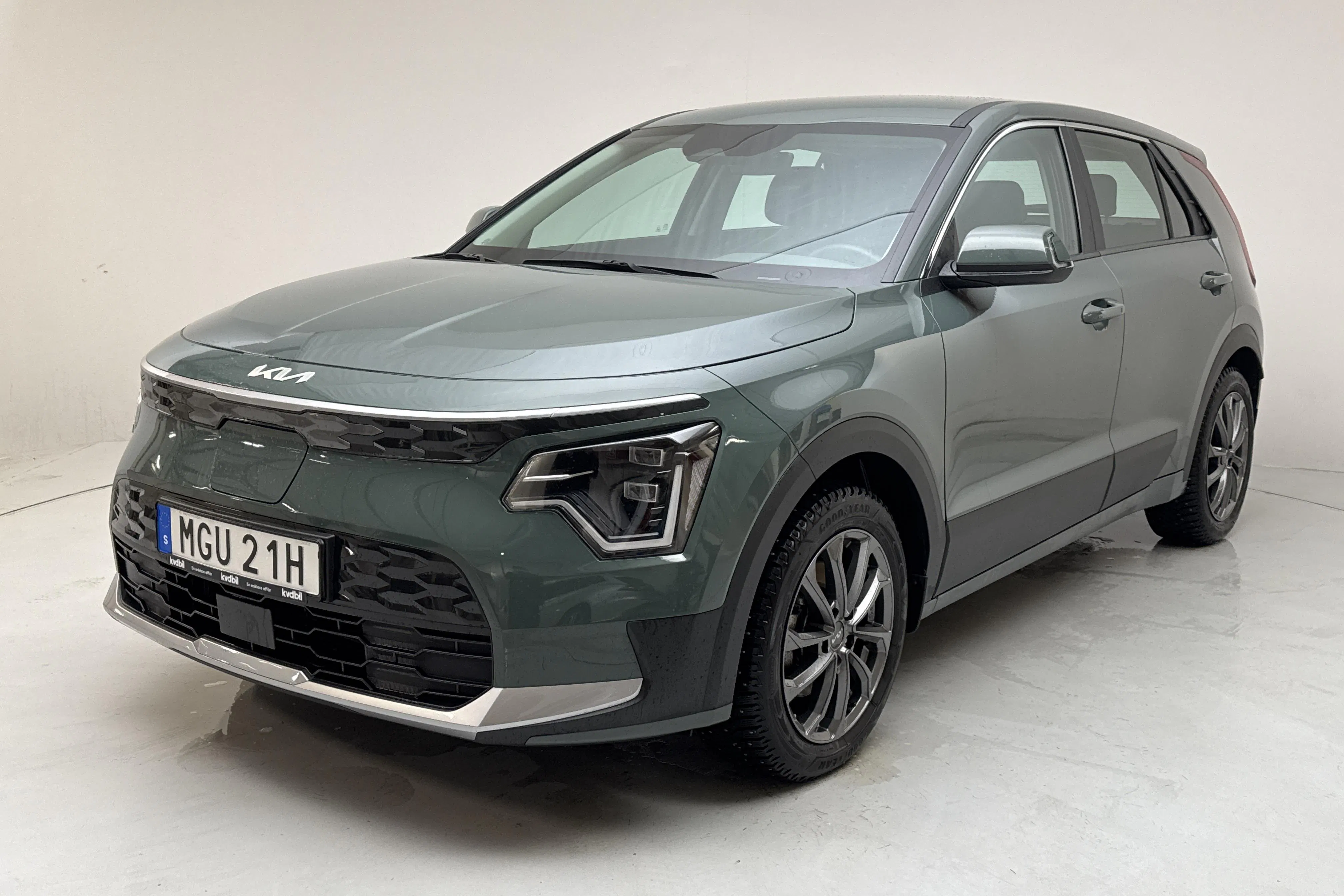 Presentation photo 1 of 16: KIA Niro EV 65kWh (204hk) - 39 180 km - Automatic - Dark Green - 2024