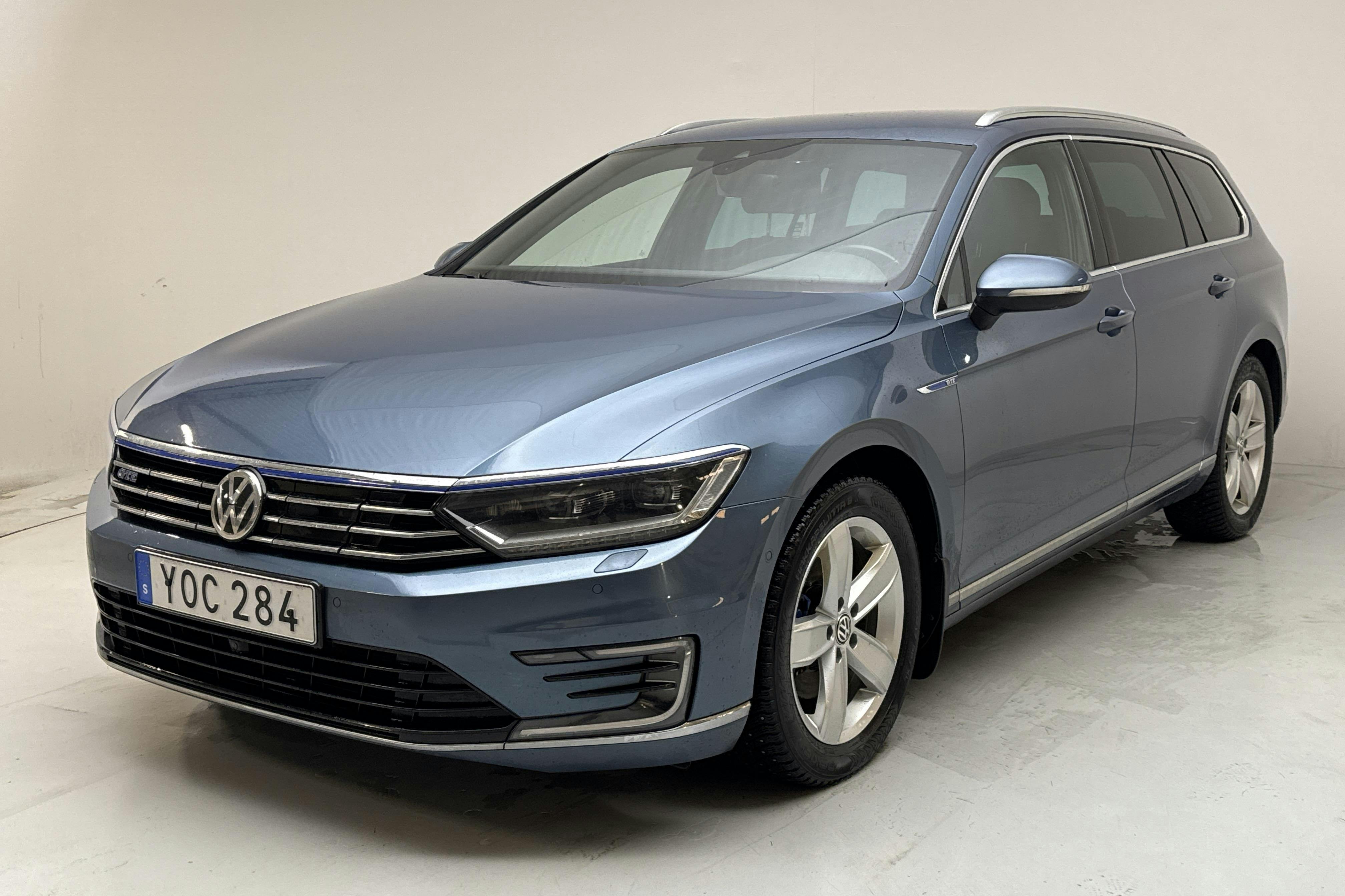 Presentationsfoto 1 av 15: VW Passat 1.4 Plug-in-Hybrid Sportscombi (218hk) - 16 656 mil - Automat - blå - 2018