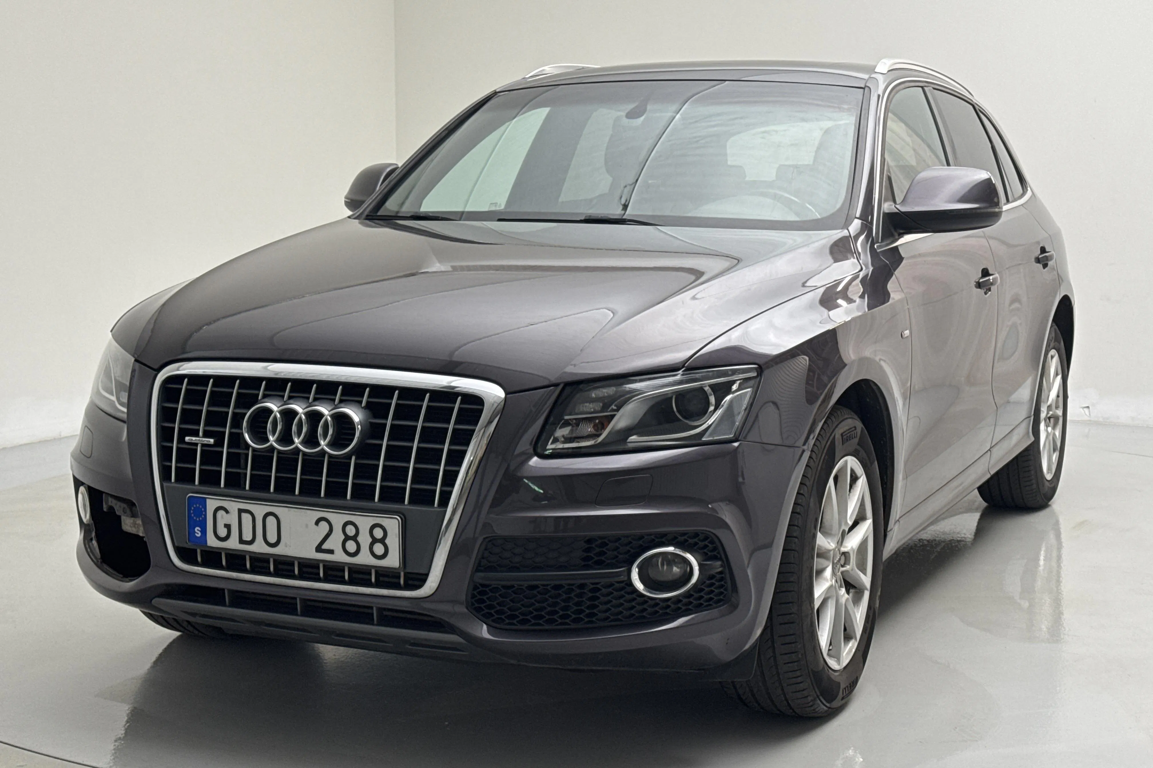 Presentationsfoto 1 av 14: Audi Q5 2.0 TFSI quattro (211hk) - 21 343 mil - Automat - Dark Grey - 2009