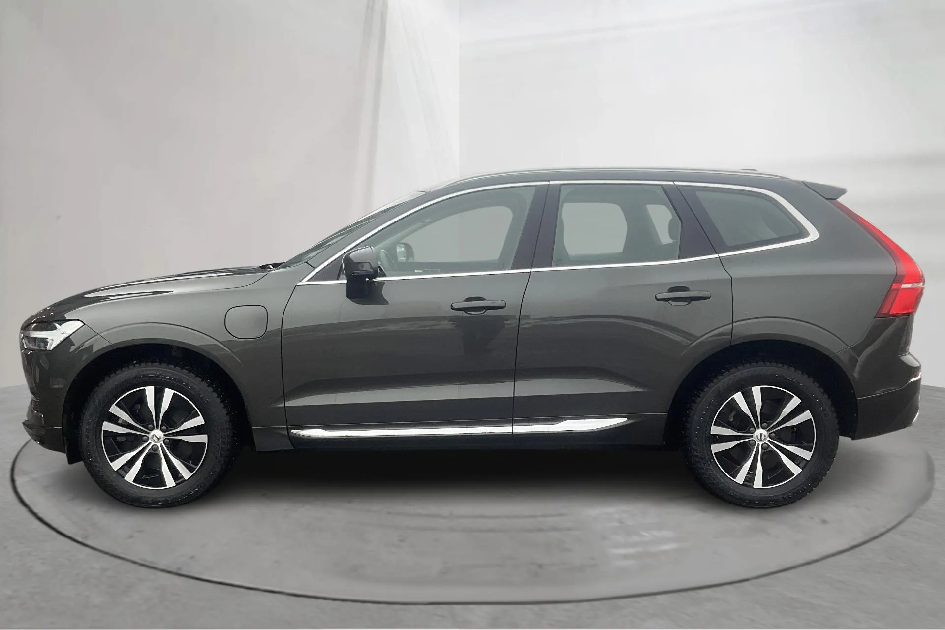 Presentationsfoto 2 av 15: Volvo XC60 T6 AWD Recharge (340hk) - 9 720 mil - Automat - Dark Grey - 2021