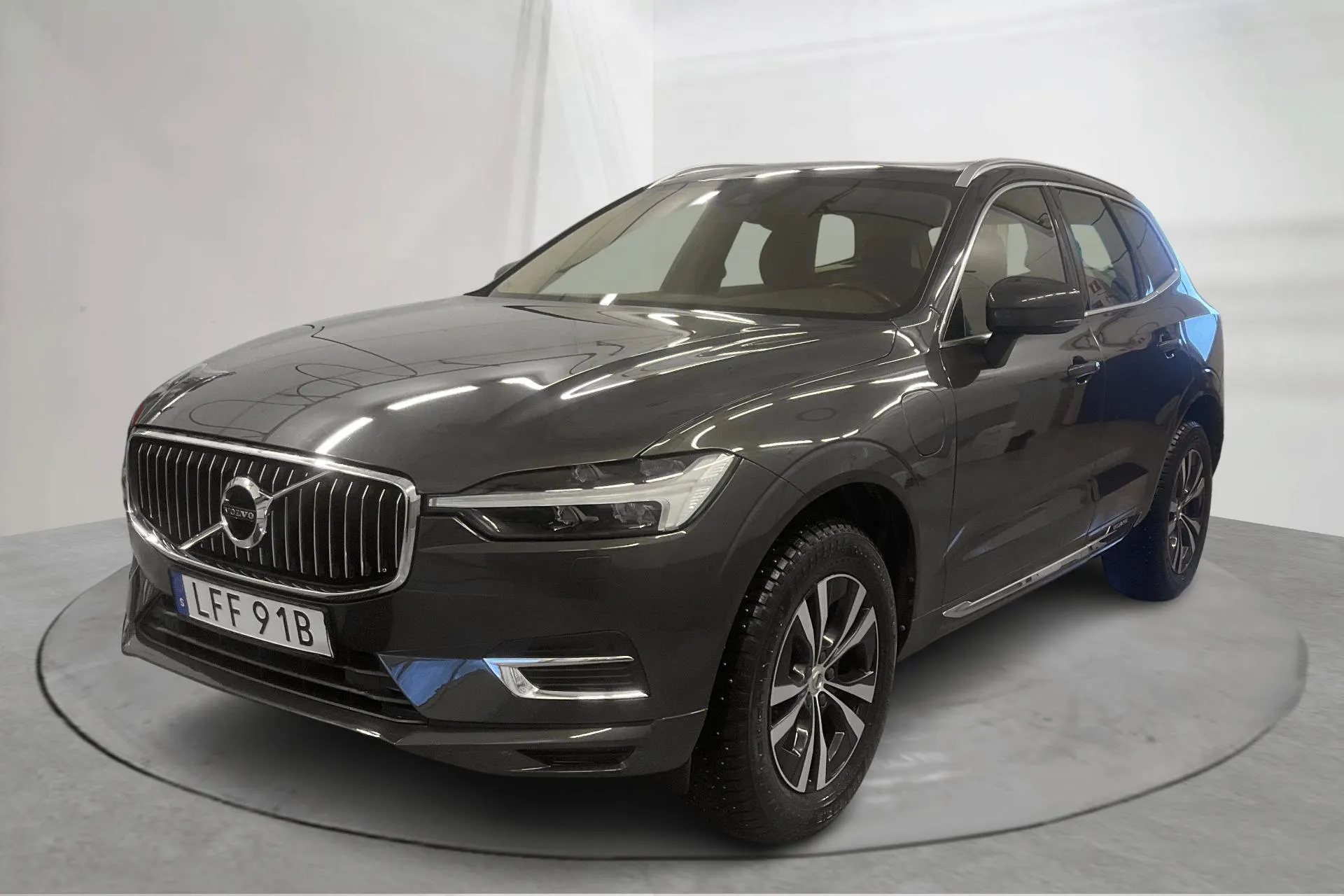 Presentationsfoto 1 av 15: Volvo XC60 T6 AWD Recharge (340hk) - 9 720 mil - Automat - Dark Grey - 2021