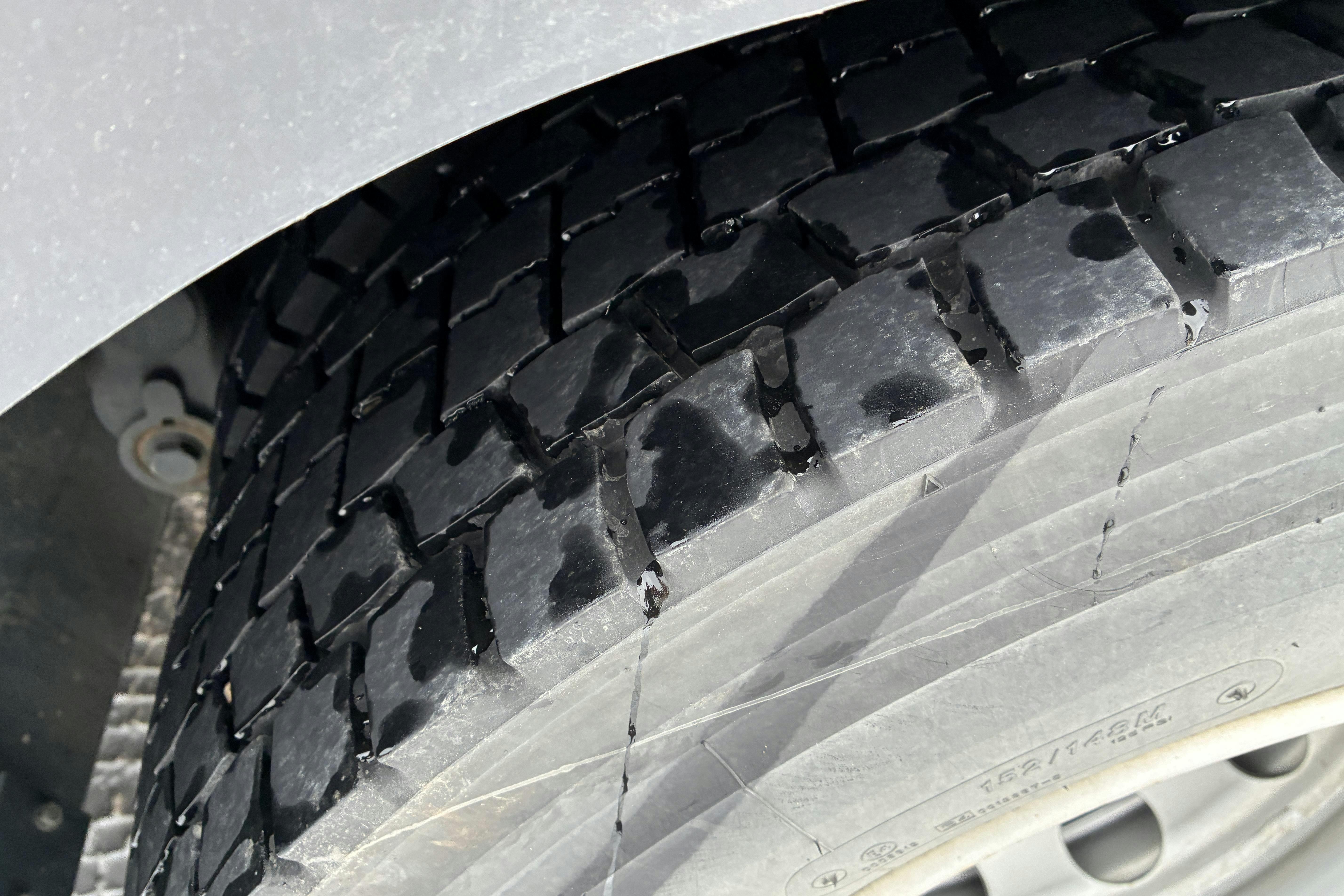 Presentationsfoto 71 av 71: Volvo FL240 (Schmidt AS 990 Glykolsug) - 19 509 km - Automat - gul - 2009