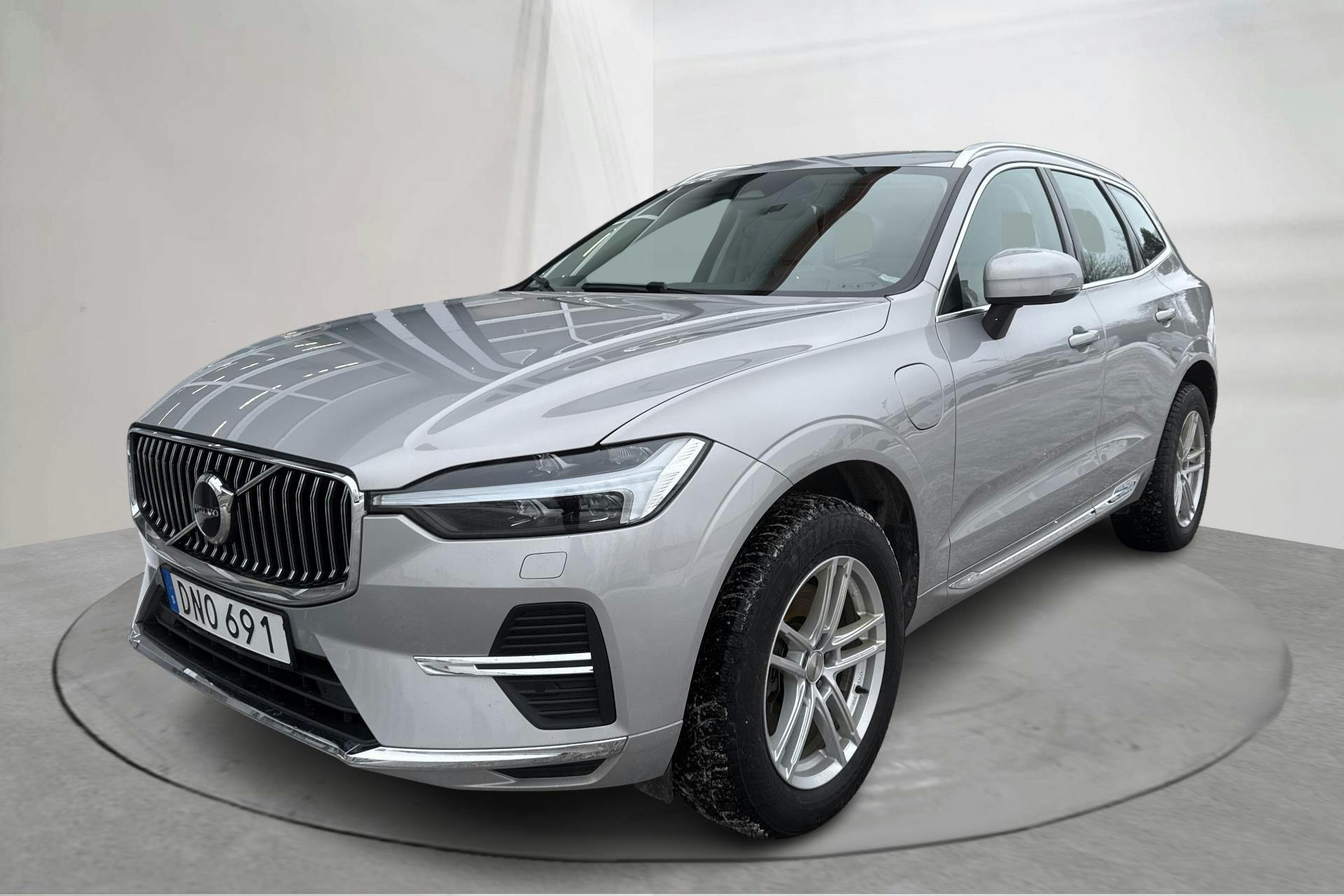 Presentationsfoto 1 av 19: Volvo XC60 T6 AWD Recharge (350hk) - 11 611 mil - Automat - silver - 2023