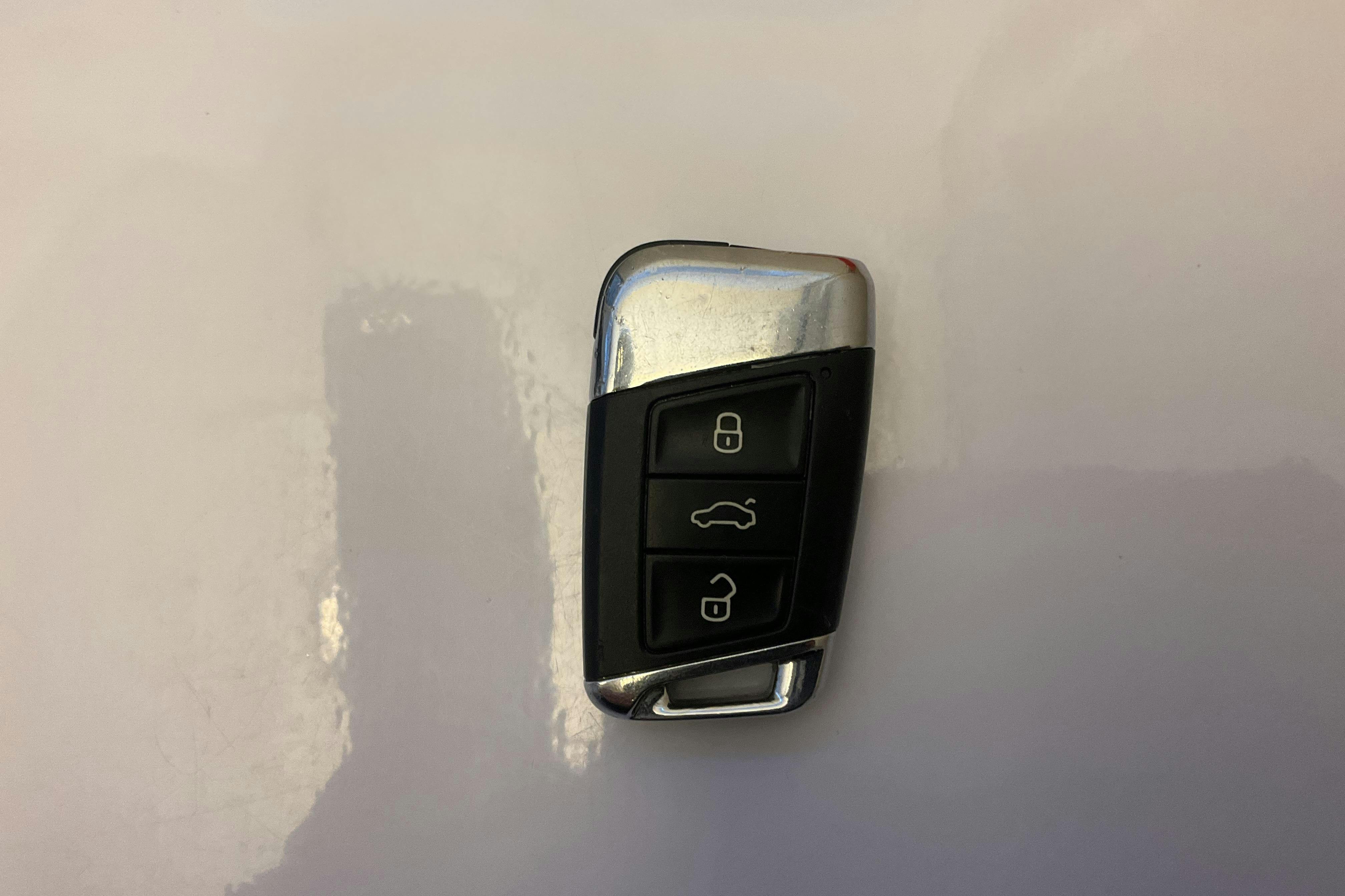 Præsentationsfoto 16 af 16: VW Passat 1.4 GTE Sportscombi (218hk) - 132 360 kilometer - Salgsautomat - Sølv - 2020