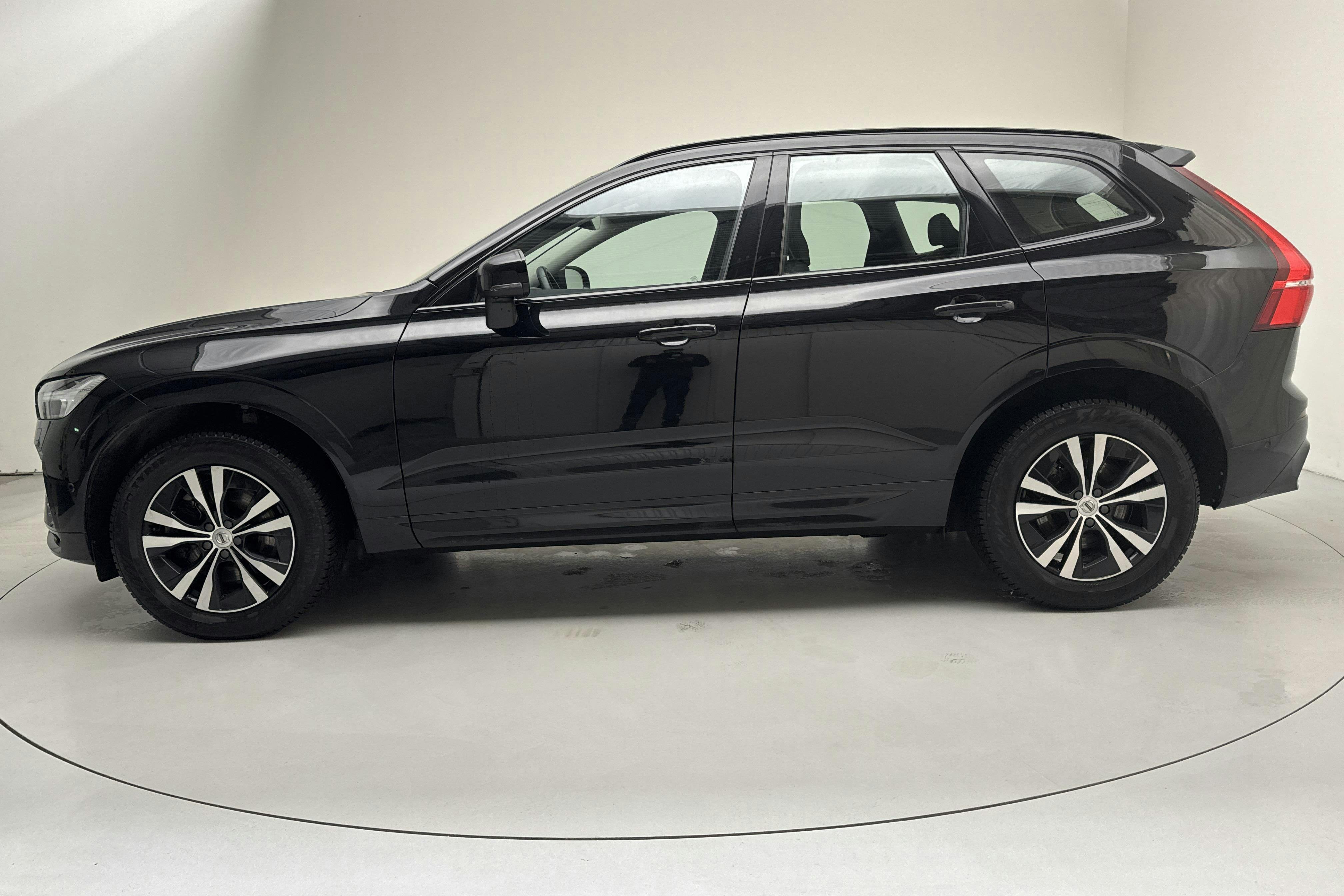 Presentationsfoto 2 av 17: Volvo XC60 B5 AWD Mildhybrid, Bensin (250hk) - 13 763 mil - Automat - svart - 2023