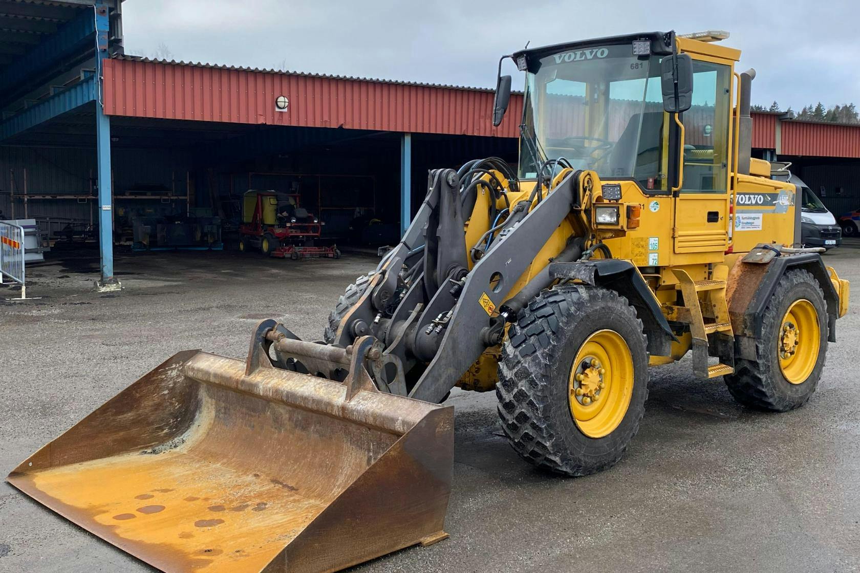 Presentationsfoto 1 av 28: VOLVO L50C - 0 km - Automat - gul - 1998