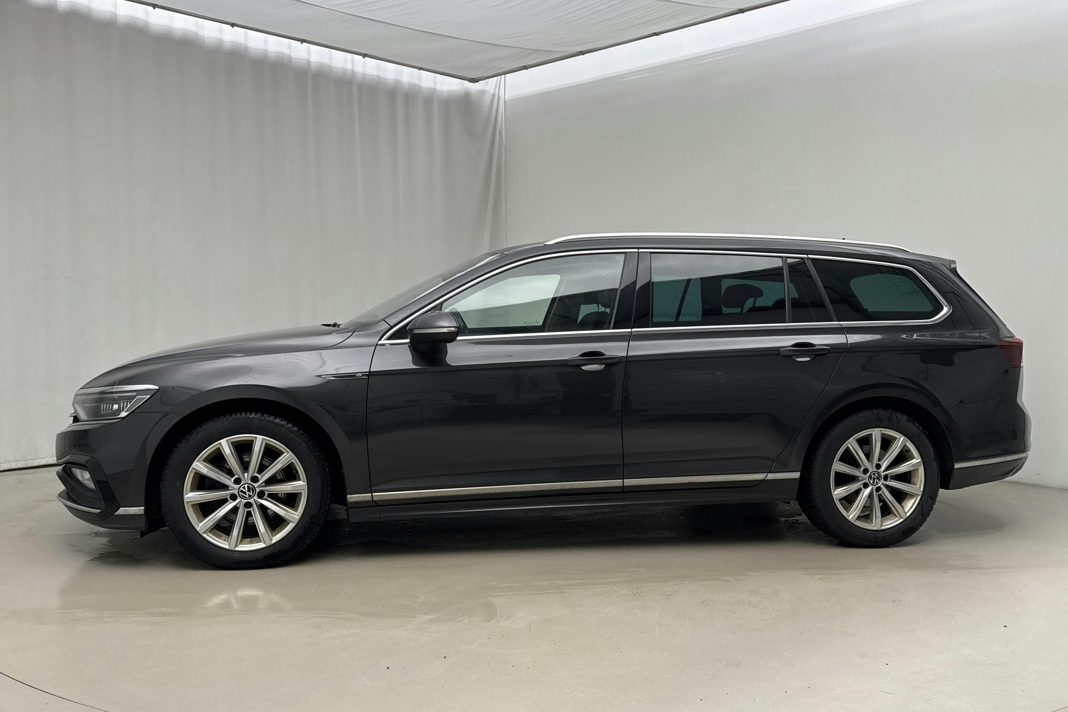 Presentation photo 2 of 19: VW Passat 2.0 TDI Sportscombi 4Motion (200hk) - 199 410 km - Automatic - Dark Grey - 2021