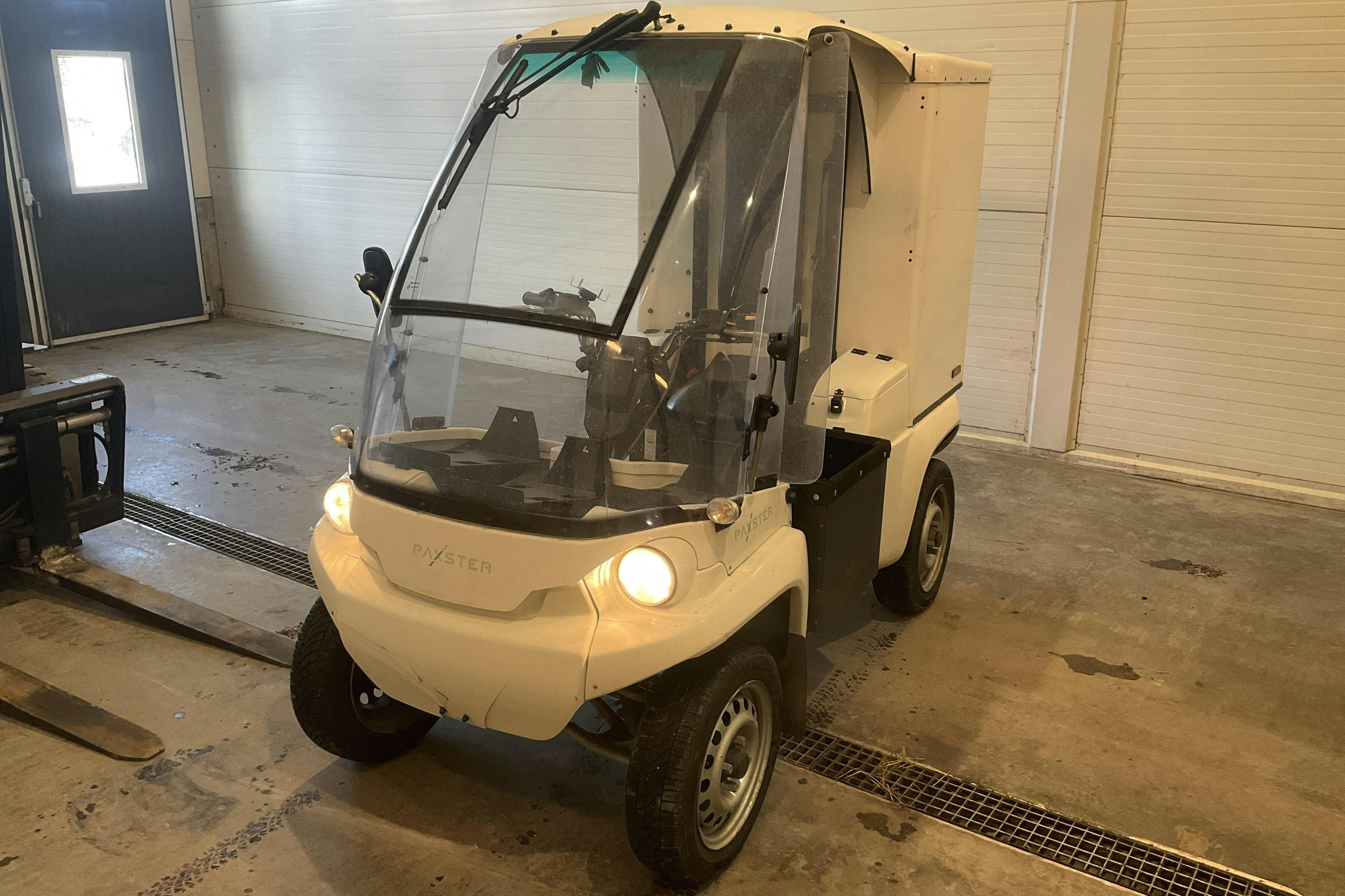 Presentation photo 1 of 14: PAXSTER Cargo EDV 1601 - 20 328 km - Automatic - white - 2018