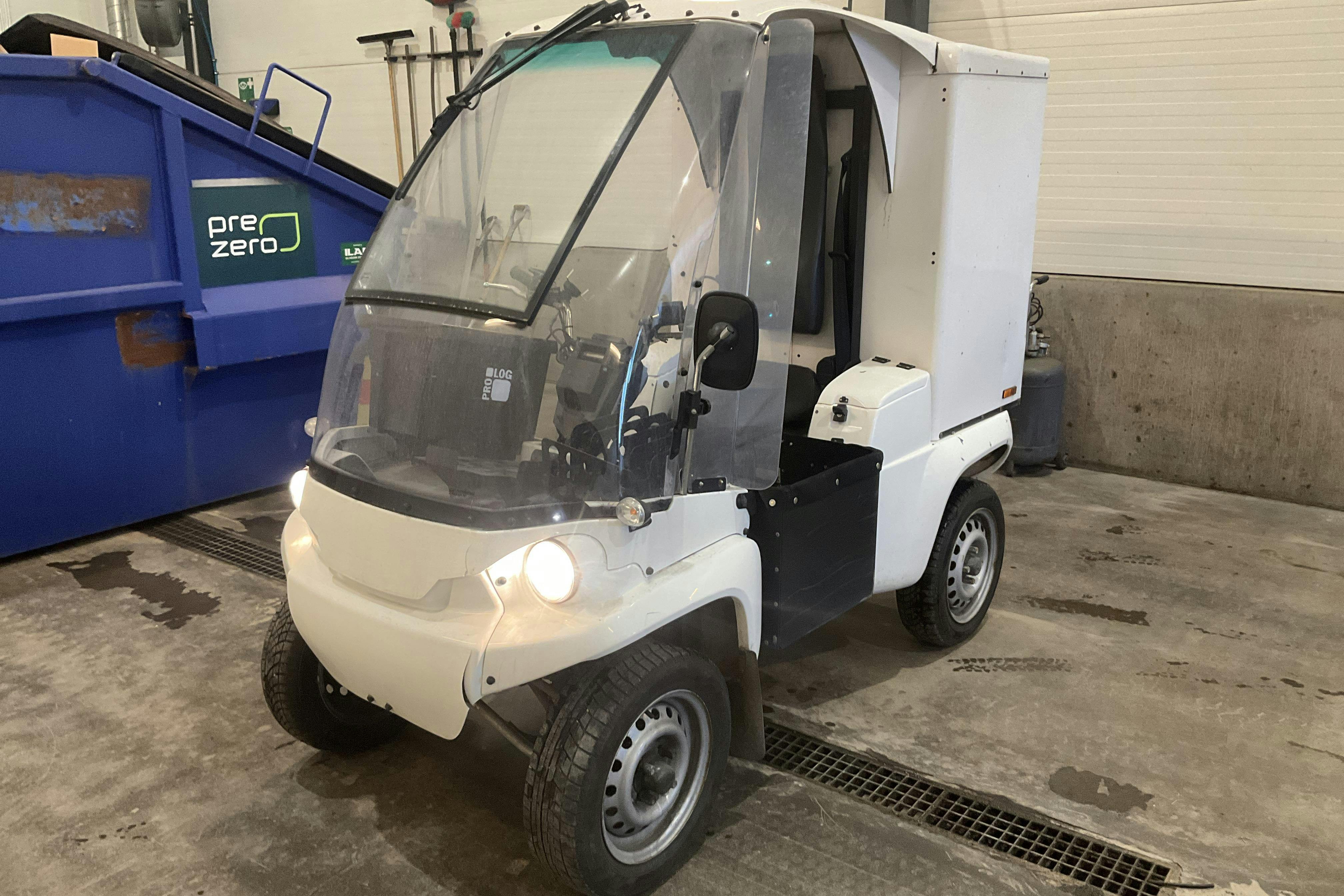 Presentation photo 1 of 15: PAXSTER Cargo EDV 1601 - 359 350 km - Automatic - white - 2018