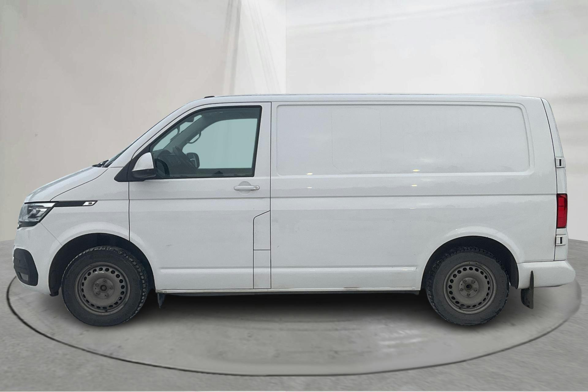 Presentationsfoto 2 av 15: VW Transporter T6.1 2.0 TDI BMT Skåp (150hk) - 7 648 mil - Automat - vit - 2021