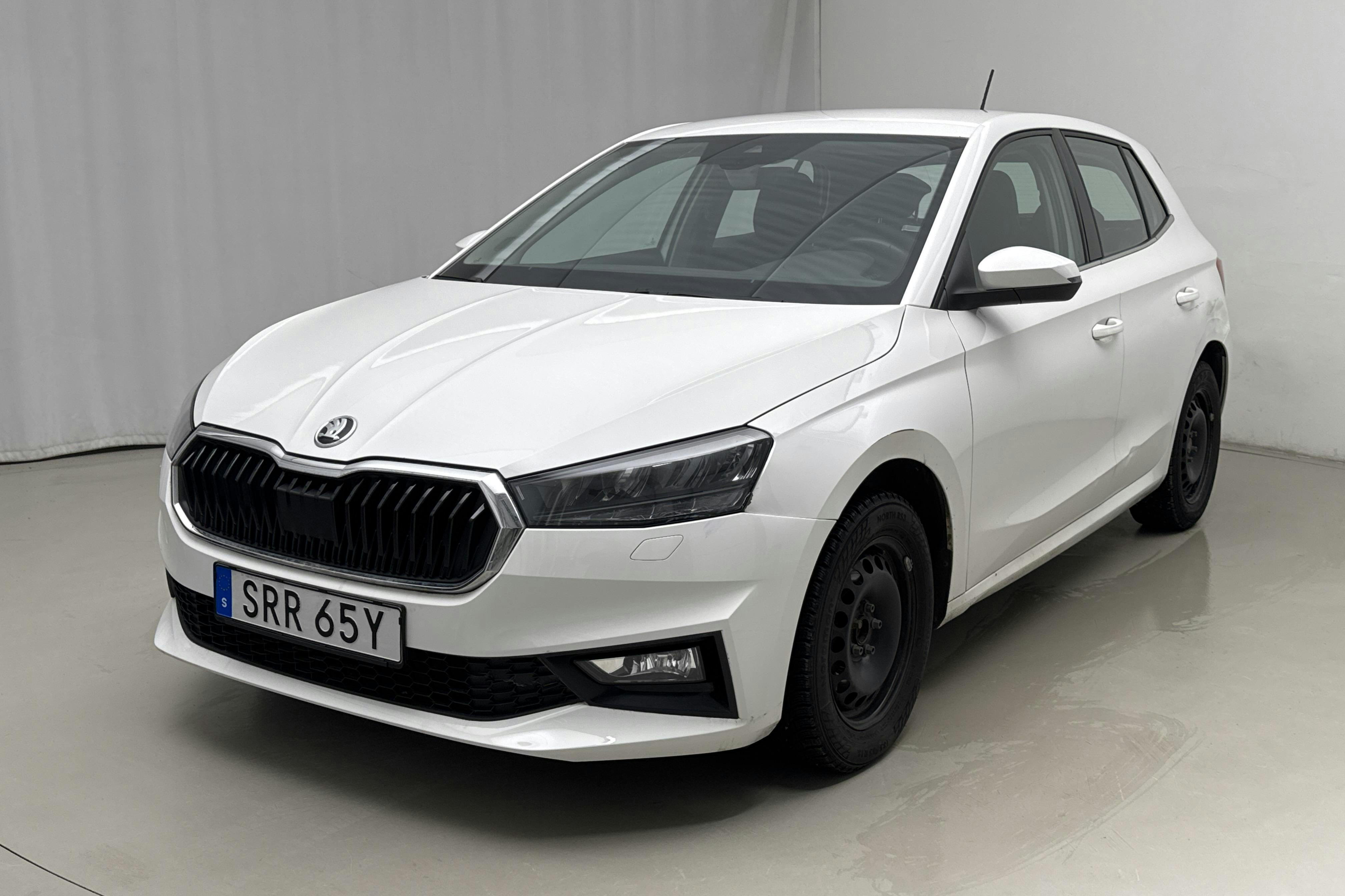 Presentation photo 1 of 17: Skoda Fabia 1.0 TSI (110hk) - 135 170 km - Automatic - white - 2022