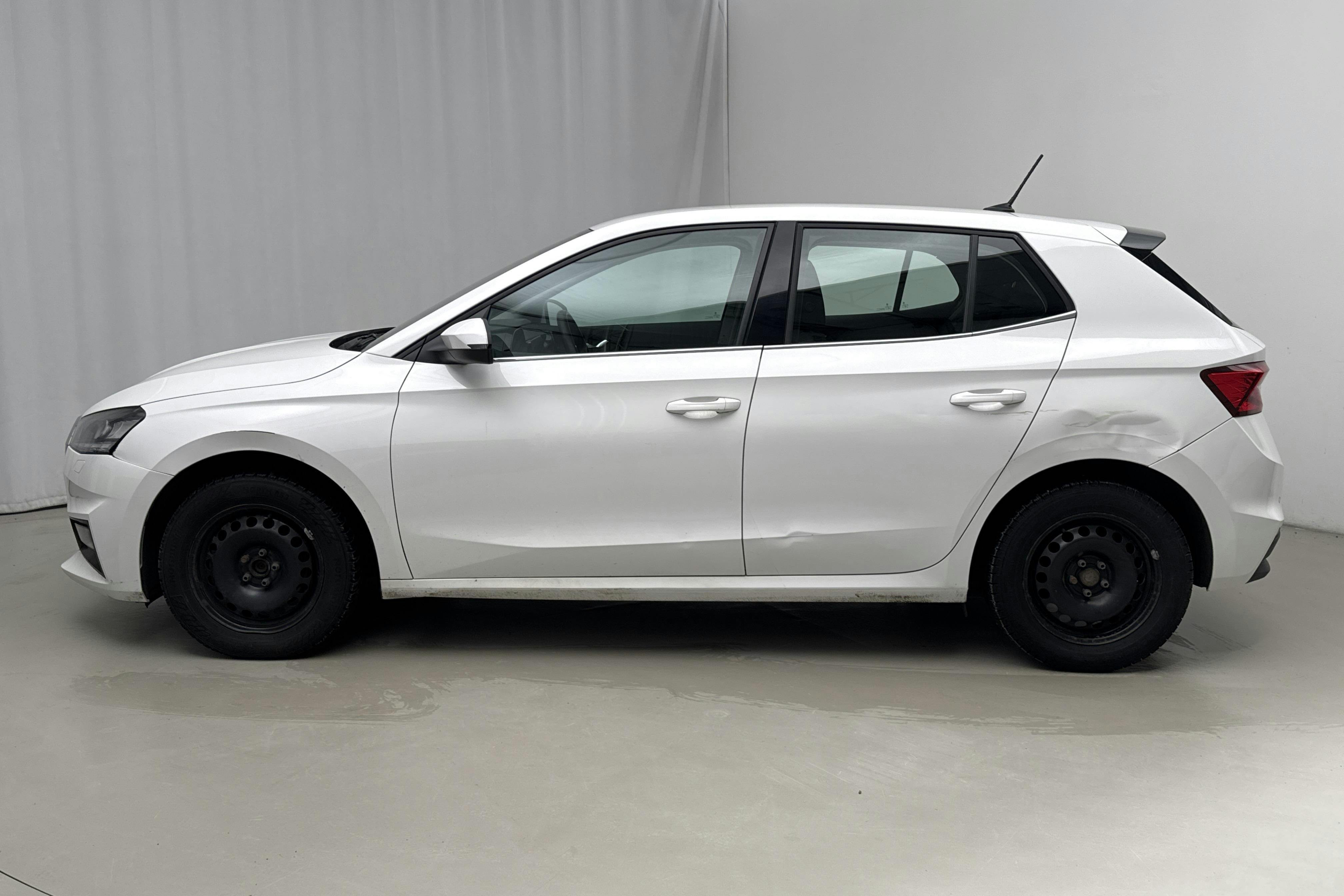 Presentation photo 2 of 17: Skoda Fabia 1.0 TSI (110hk) - 135 170 km - Automatic - white - 2022