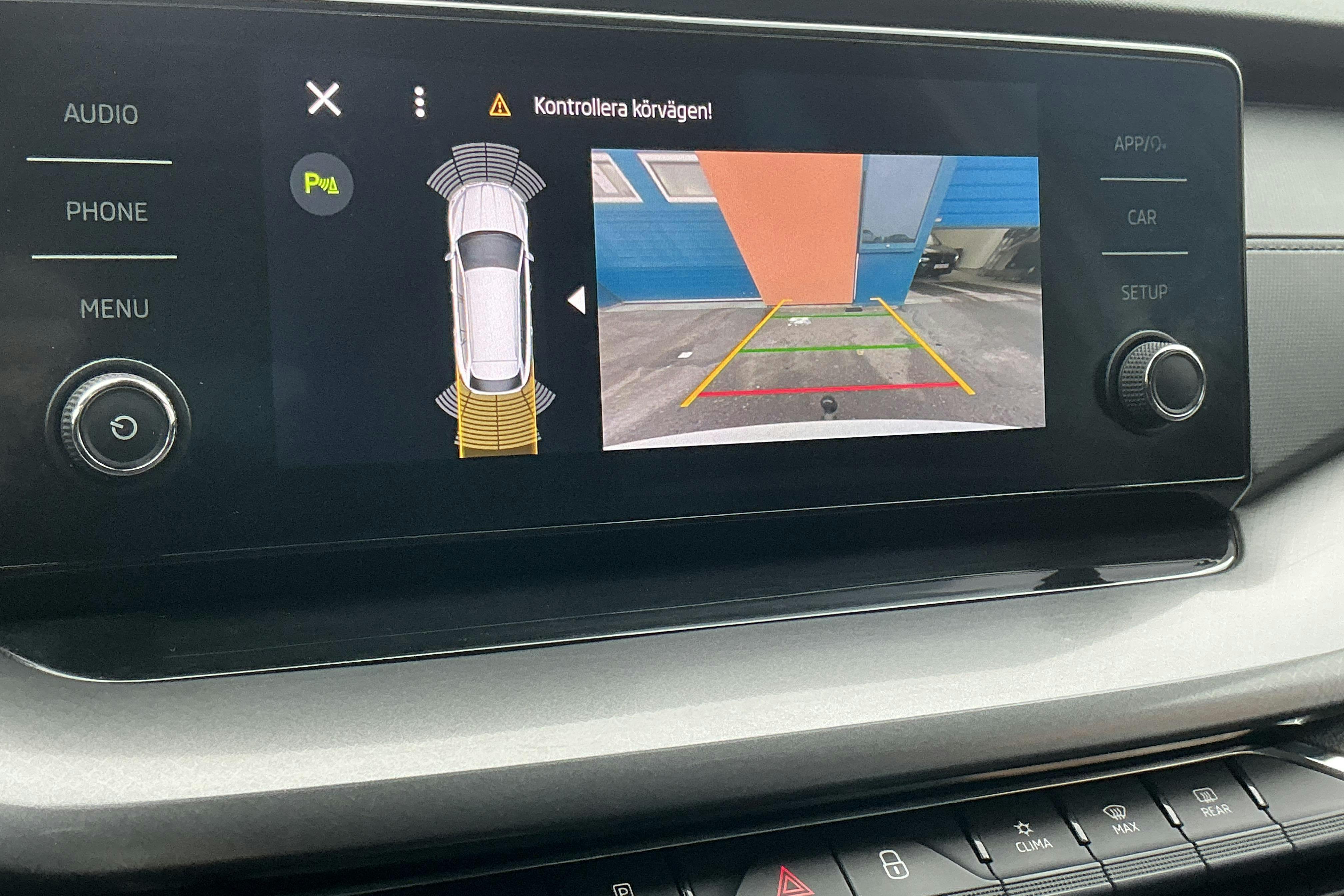 Presentation photo 16 of 16: Skoda Octavia 2.0 TDI Combi (116hk) - 154 660 km - Automatic - white - 2022