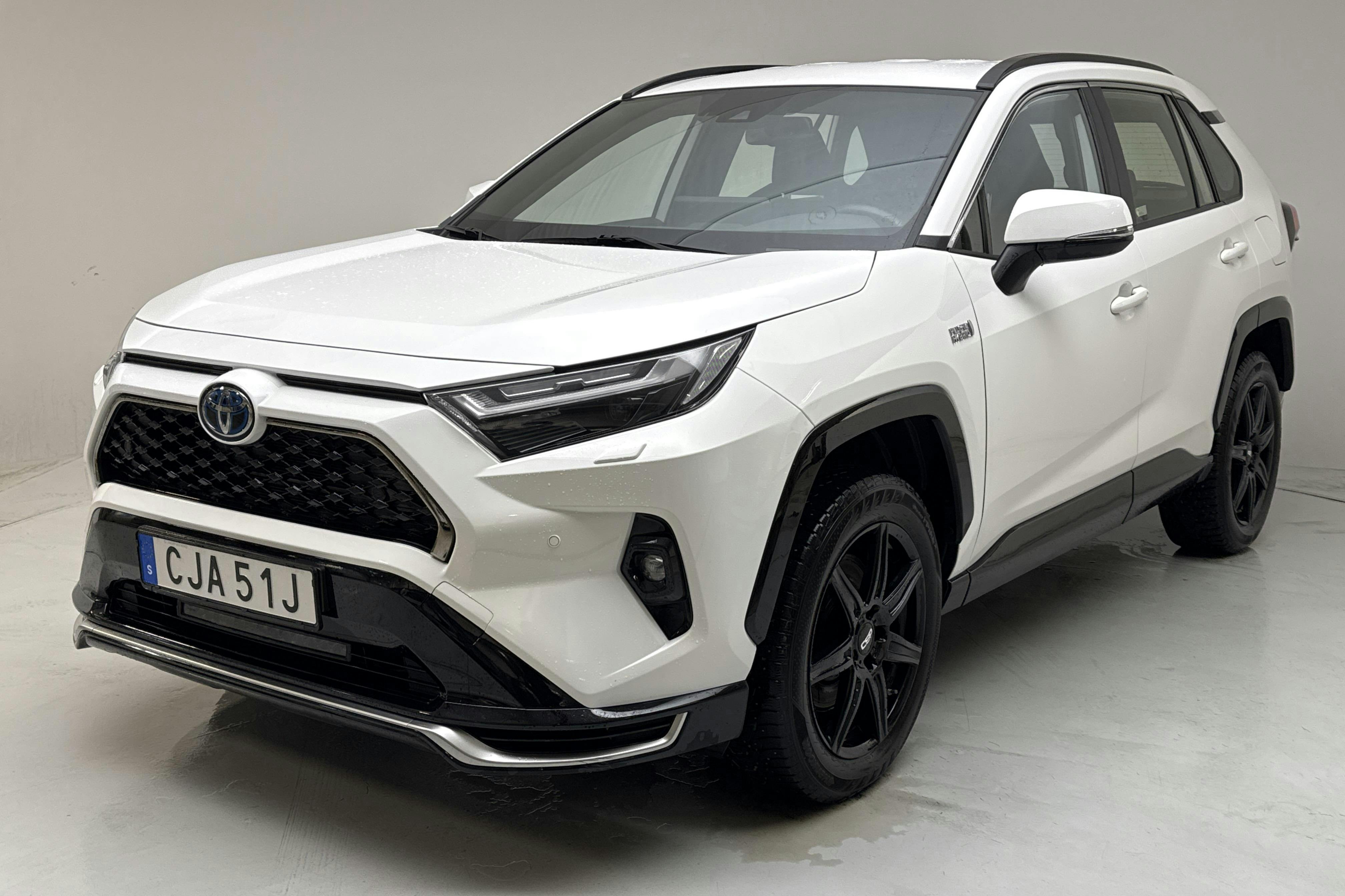 Presentation photo 1 of 16: Toyota RAV4 2.5 Plug-in Hybrid AWD (306hk) - 106 140 km - Automatic - white - 2023