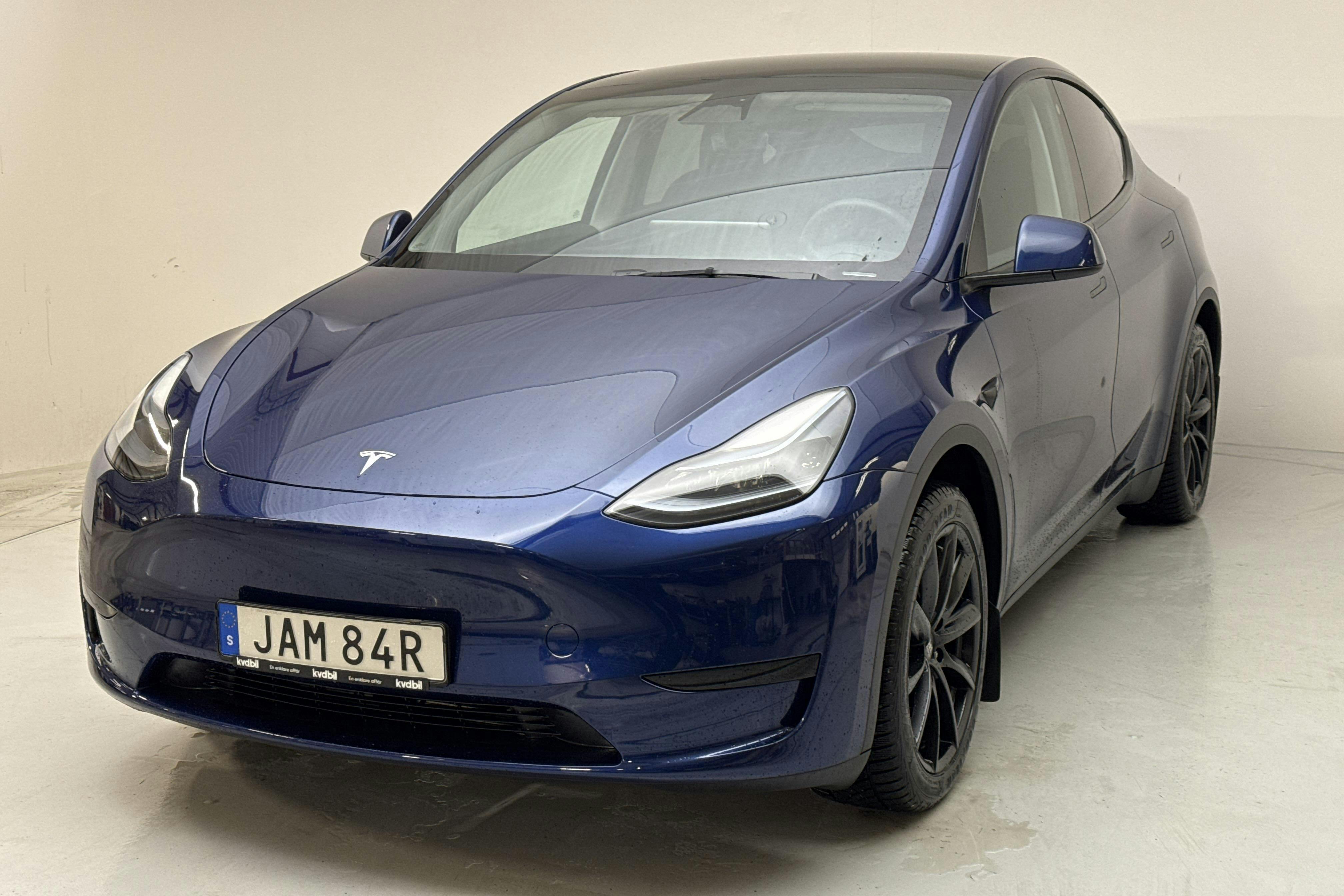 Presentationsfoto 1 av 21: Tesla Model Y RWD - 2 709 mil - Automat - blå - 2023