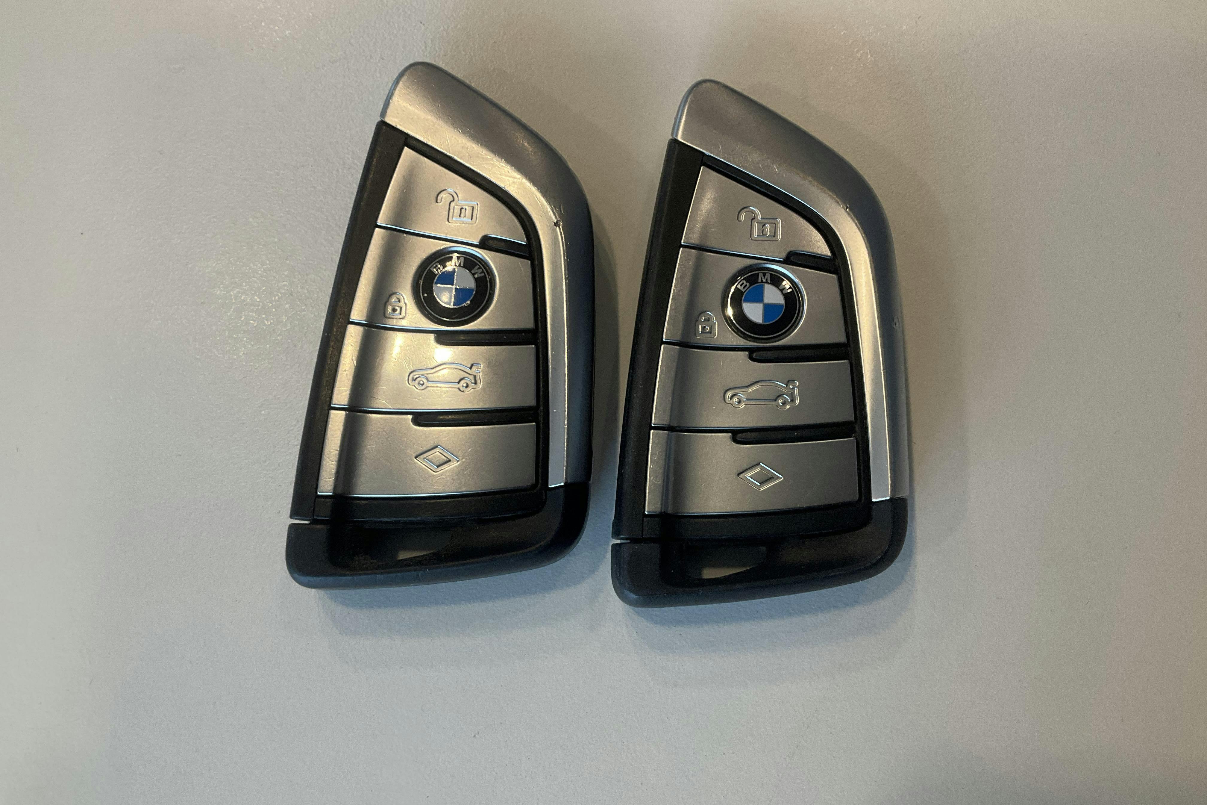 Presentationsfoto 20 av 20: BMW 530e xDrive Touring, G31 12kWh LCI (292hk) - 8 376 mil - Automat - vit - 2023