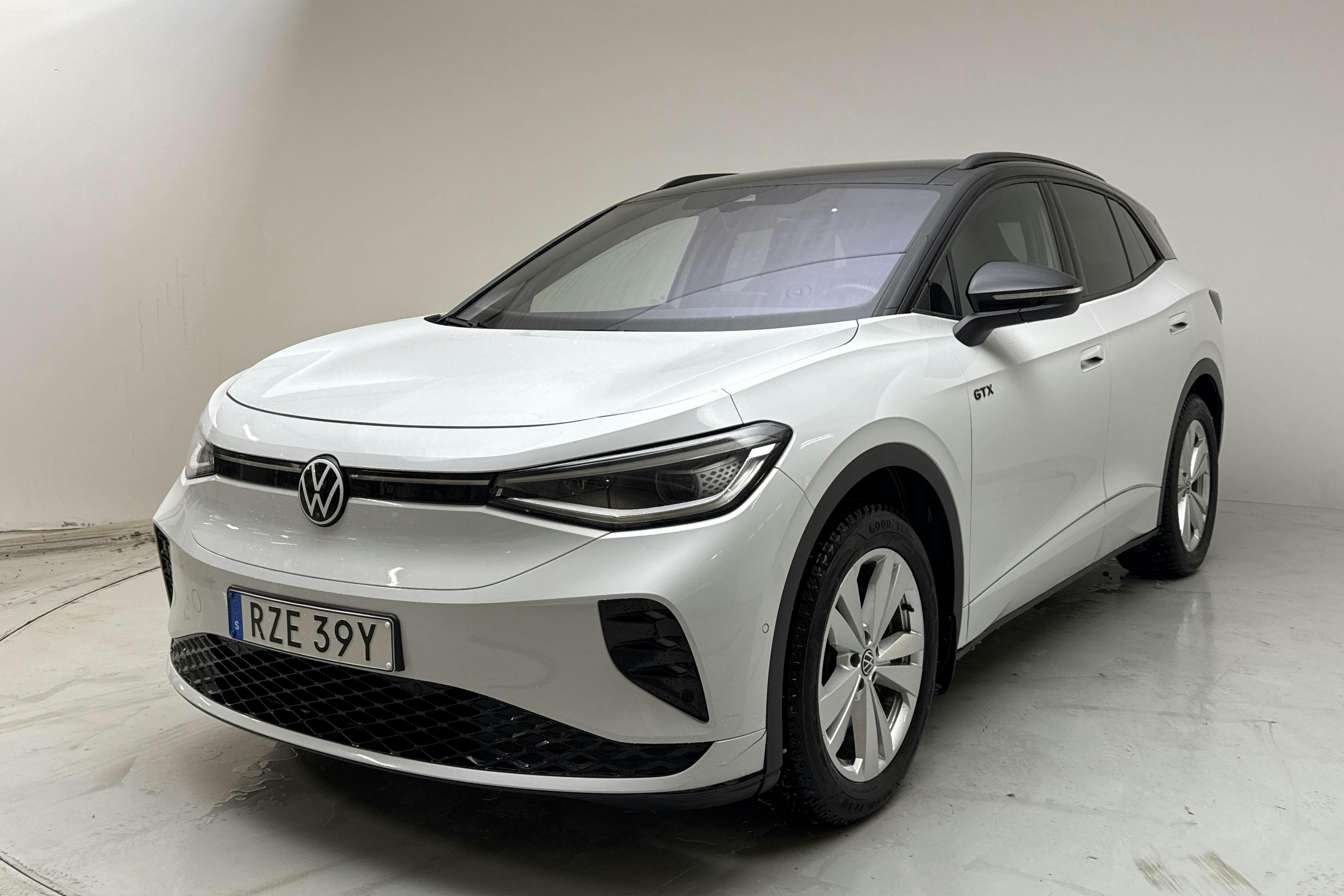 Presentation photo 1 of 19: VW ID.4 GTX 77kWh AWD (299hk) - 153 990 km - Automatic - white - 2023