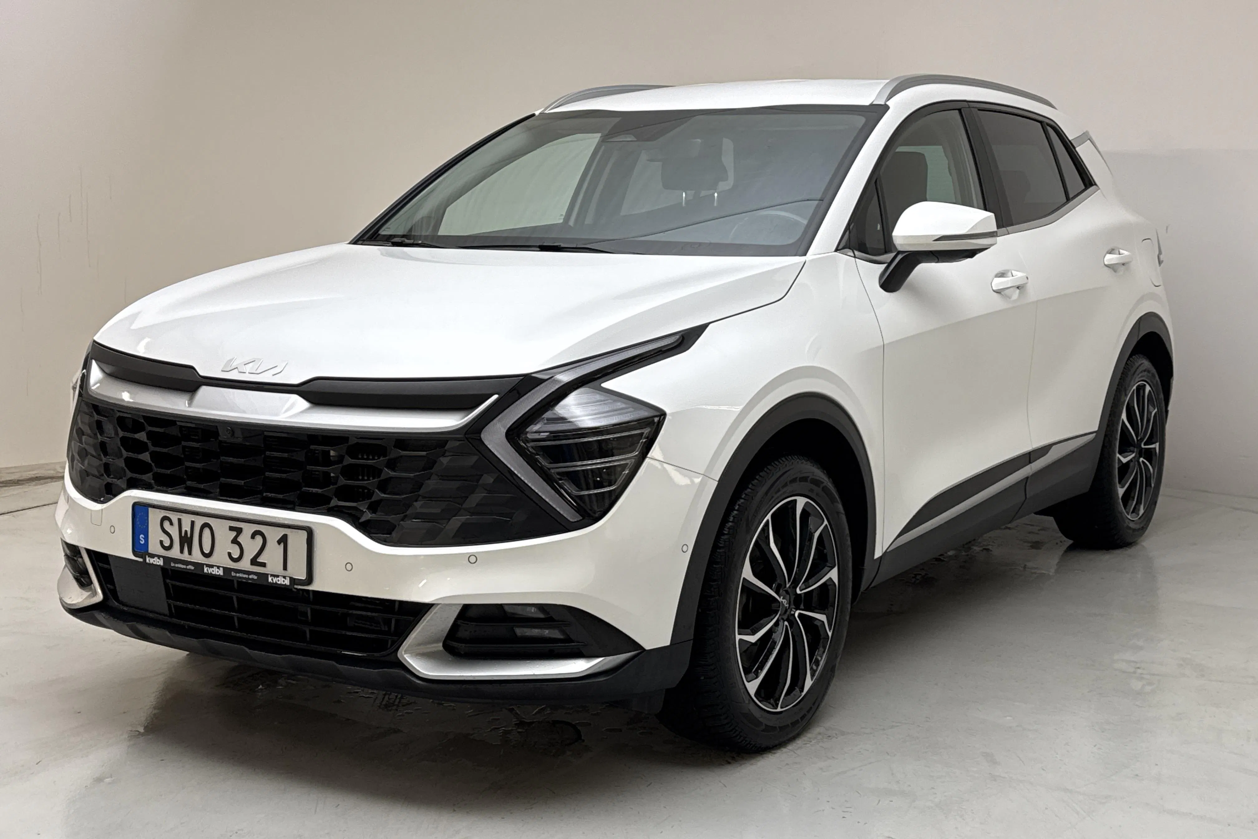 Presentation photo 1 of 18: KIA Sportage PHEV AWD (265hk) - 67 520 km - Automatic - white - 2023