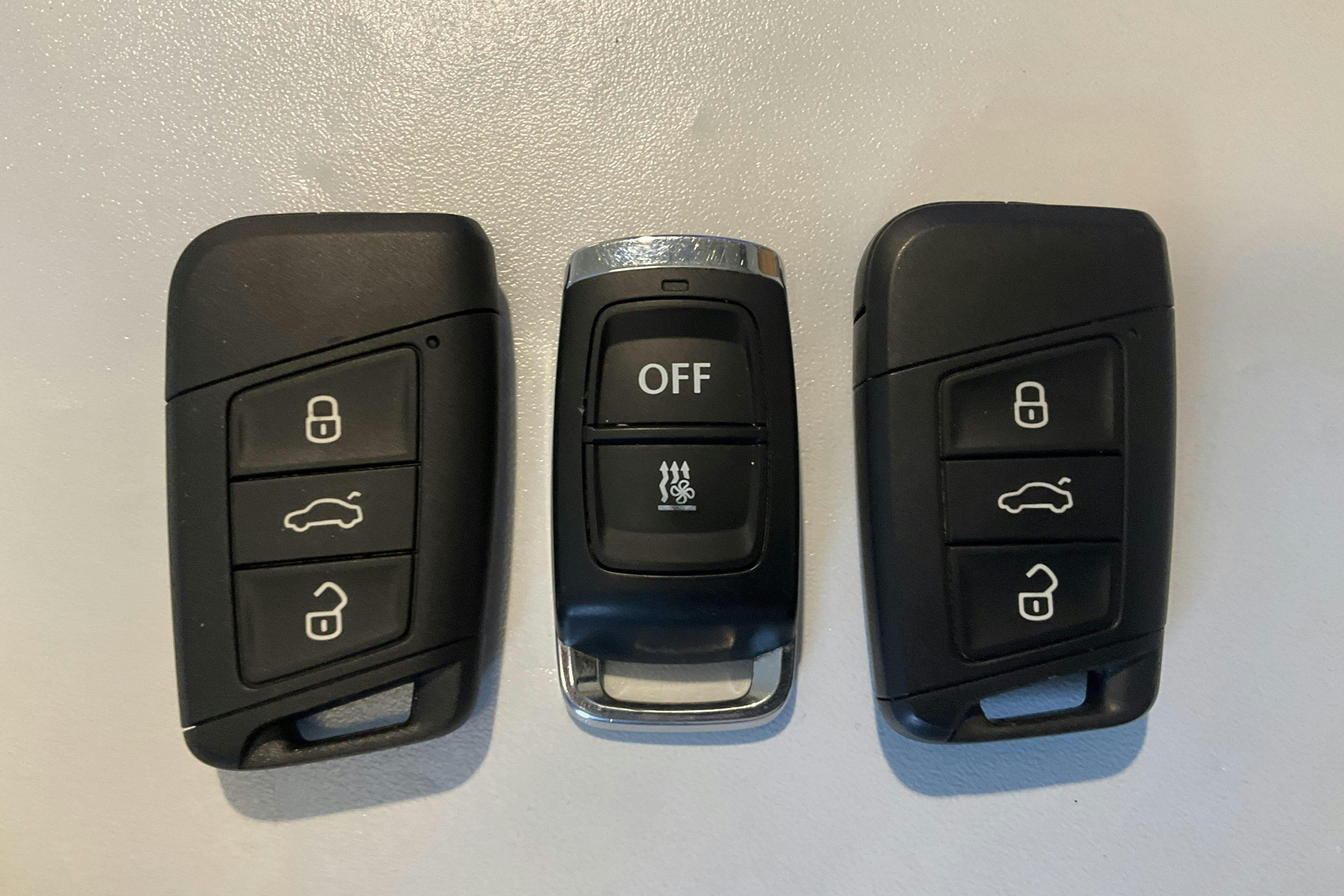 Esitlusfoto 18 aadressil 18: VW Passat 1.4 GTE Sportscombi (218hk) - 183 550 km - Automaatne - hall - 2022