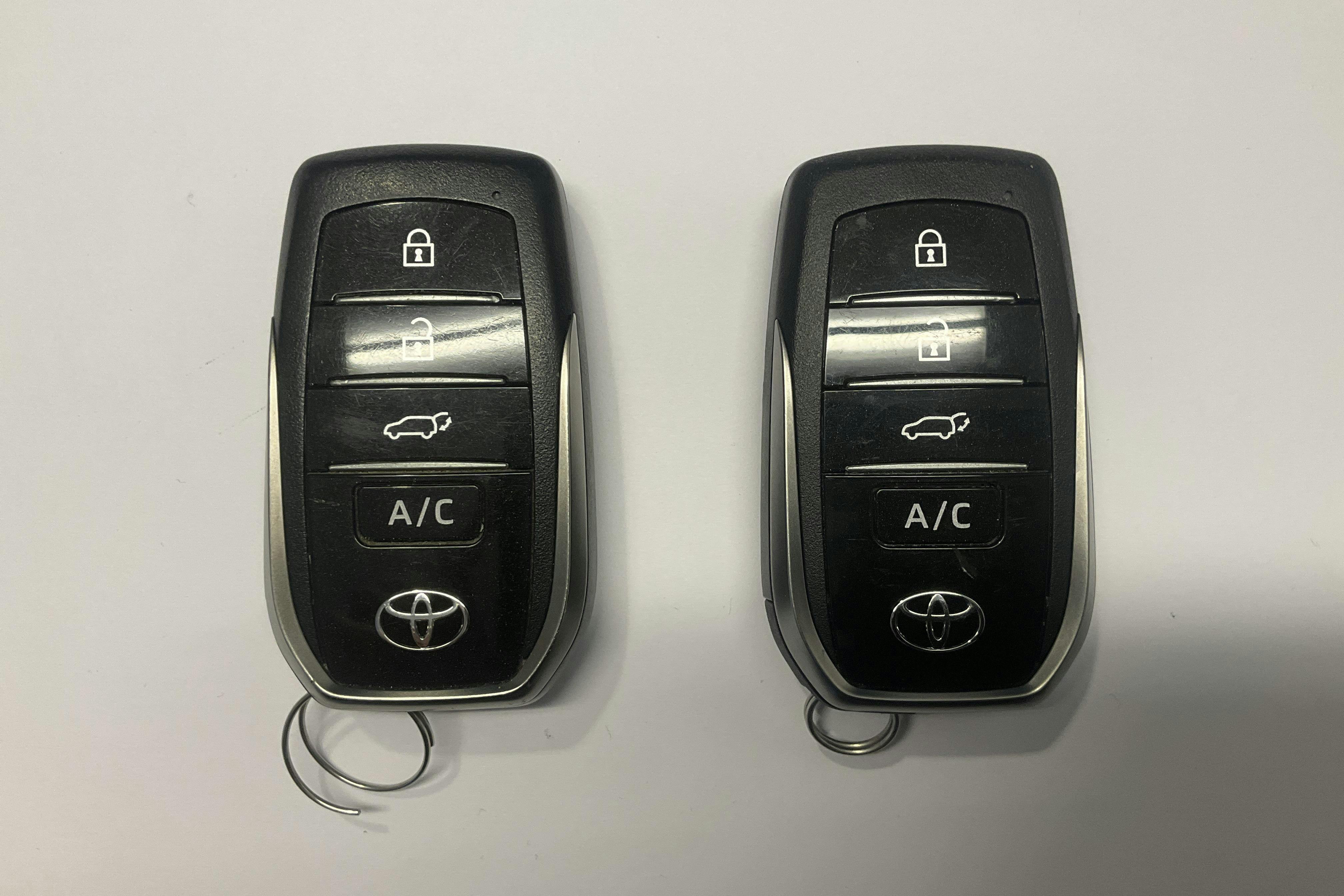 Presentation photo 16 of 16: Toyota RAV4 2.5 Plug-in Hybrid AWD (306hk) - 145 900 km - Automatic - white - 2023