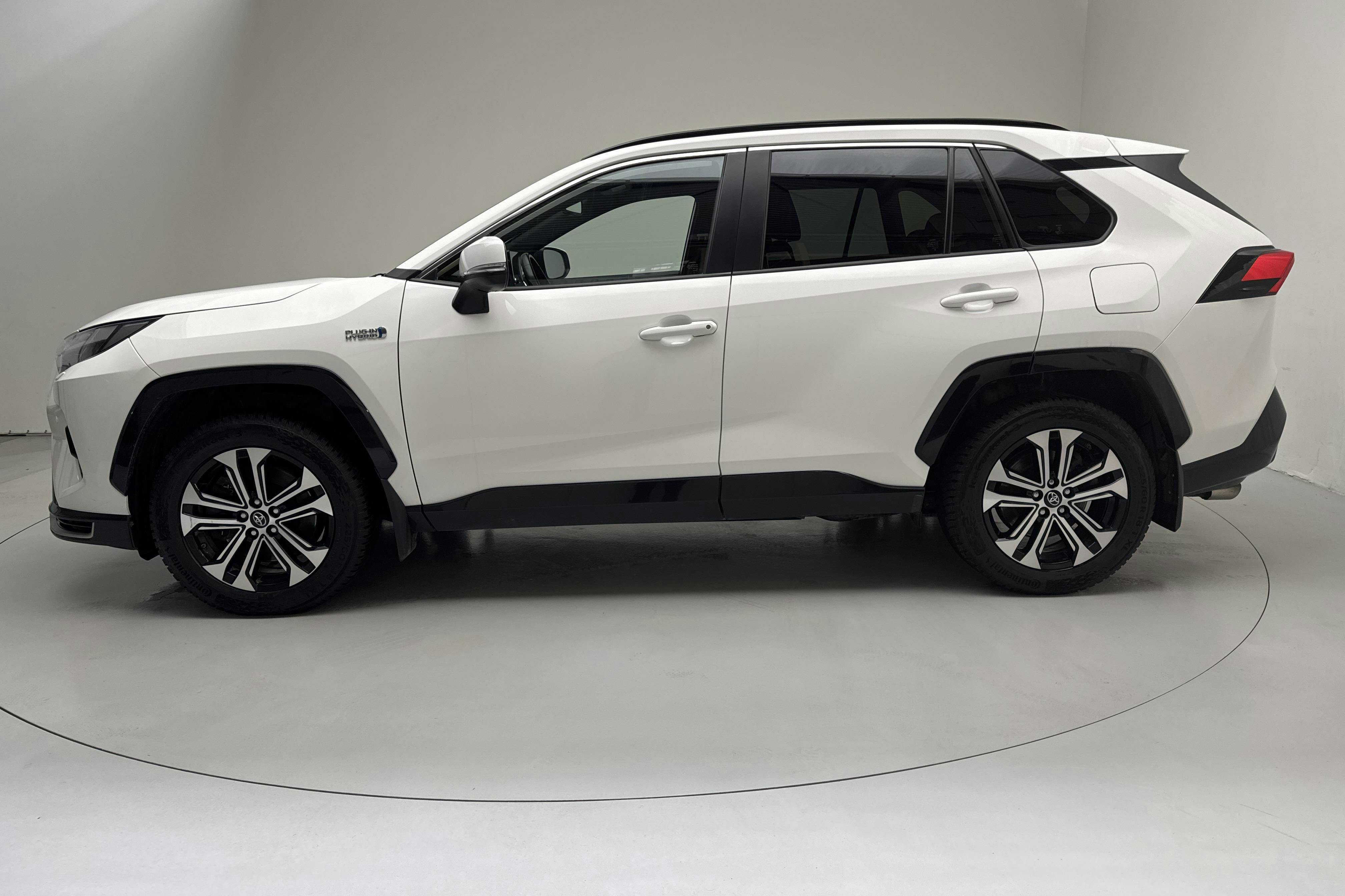 Presentation photo 2 of 16: Toyota RAV4 2.5 Plug-in Hybrid AWD (306hk) - 145 900 km - Automatic - white - 2023