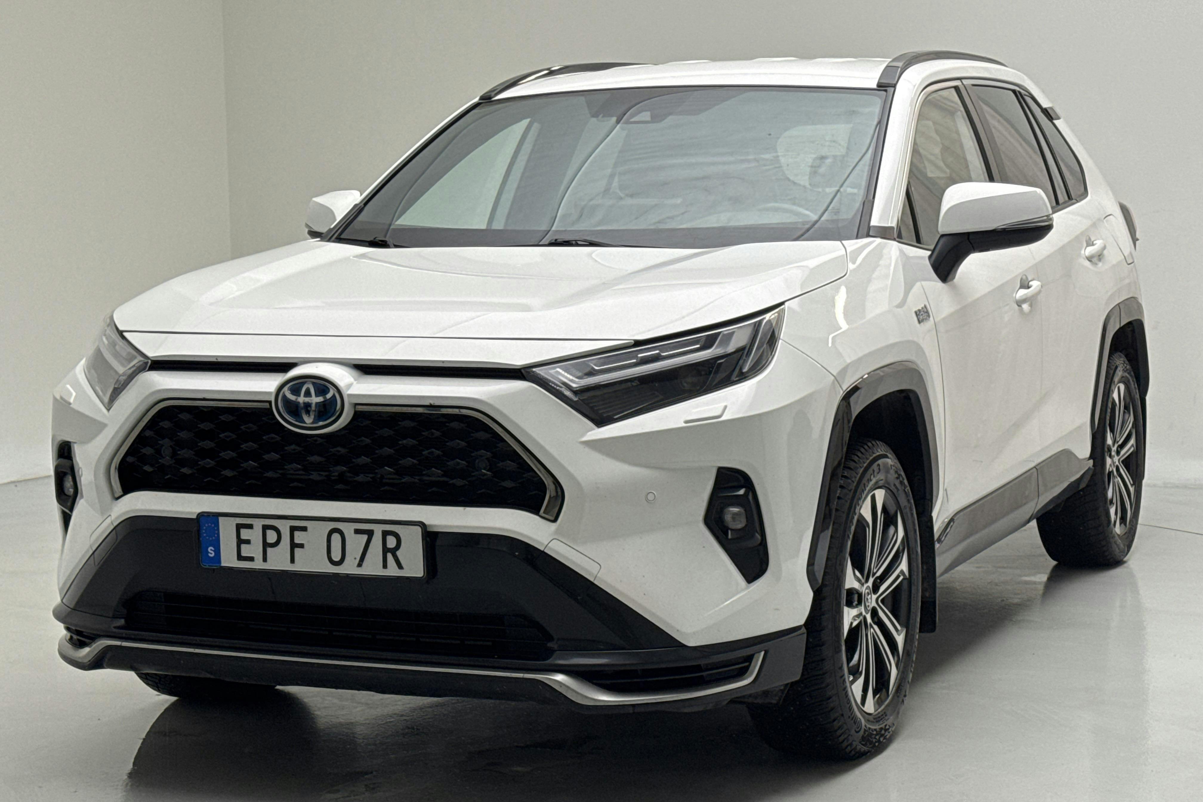 Presentation photo 1 of 16: Toyota RAV4 2.5 Plug-in Hybrid AWD (306hk) - 145 900 km - Automatic - white - 2023