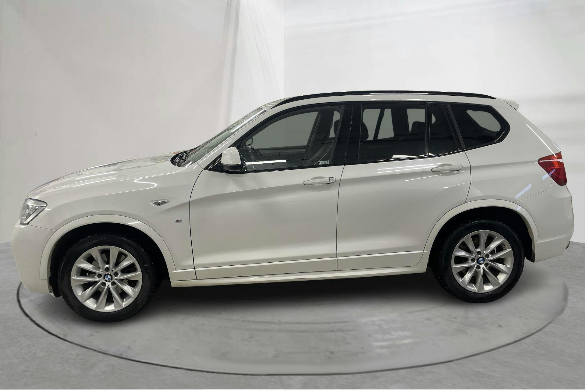 Presentationsfoto 2 av 20: BMW X3 xDrive30d, F25 (258hk) - 25 536 mil - Automat - vit - 2015