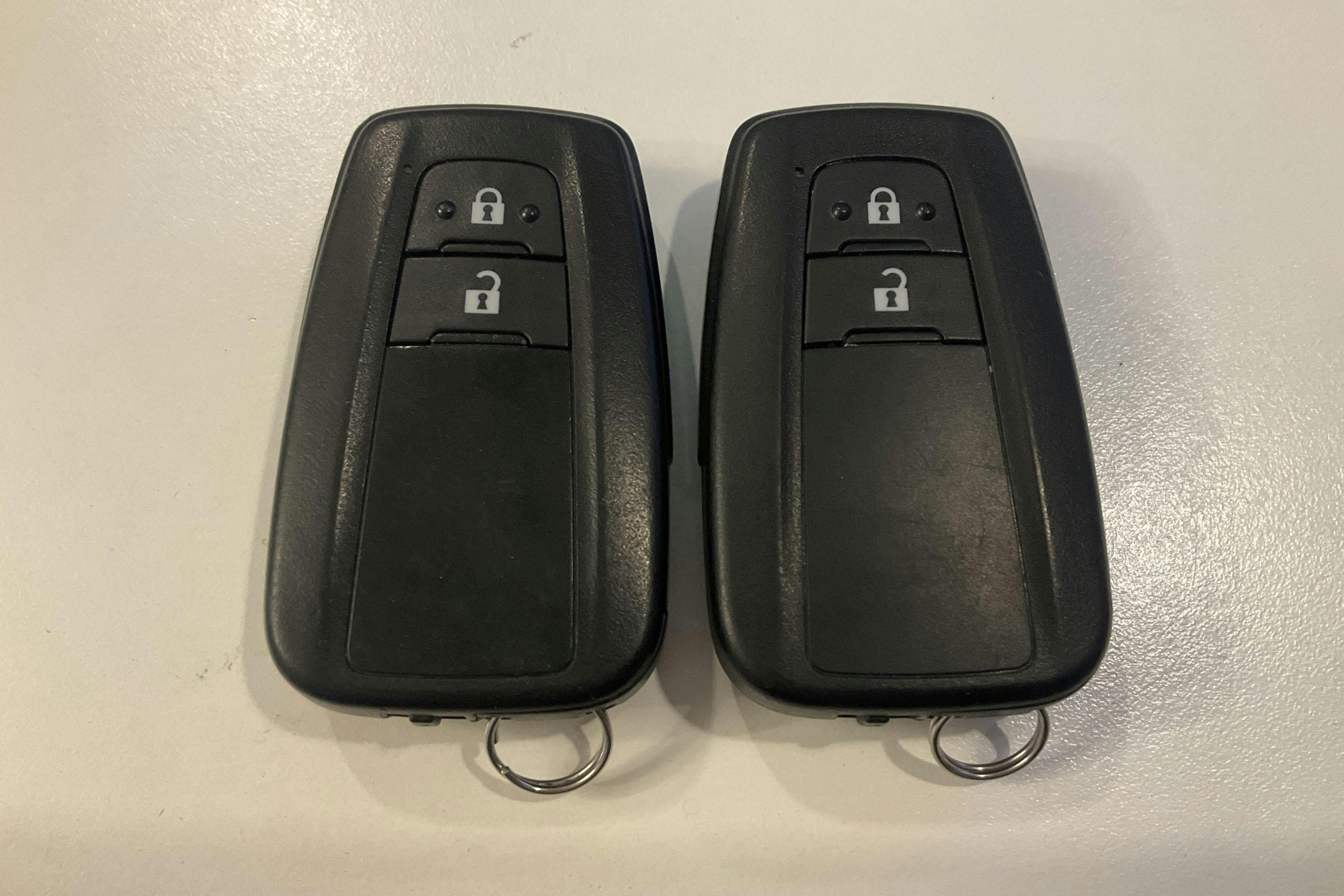 Presentationsfoto 18 av 18: Toyota C-HR 1.8 HSD (122hk) - 10 179 mil - Automat - Dark Grey - 2021