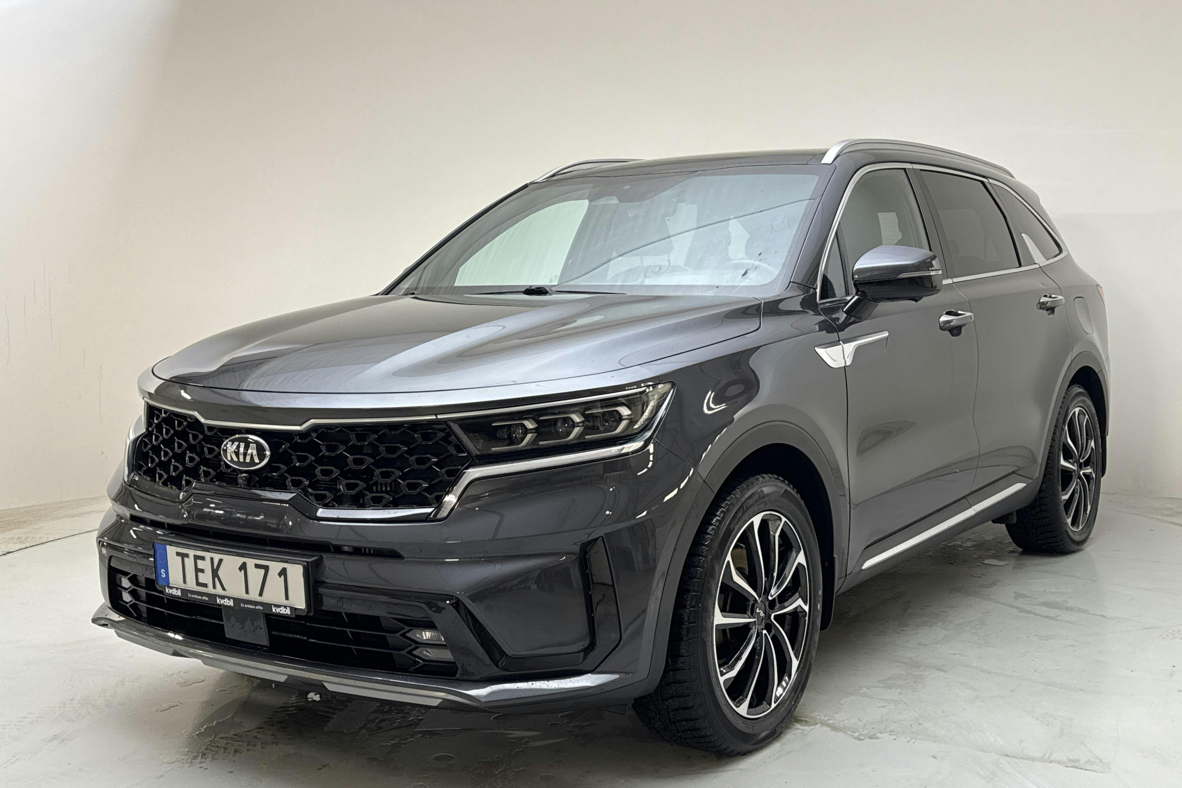 Presentationsfoto 1 av 18: KIA Sorento 1.6 T-GDi Plug-in Hybrid AWD (265hk) - 8 362 mil - Automat - grå - 2021